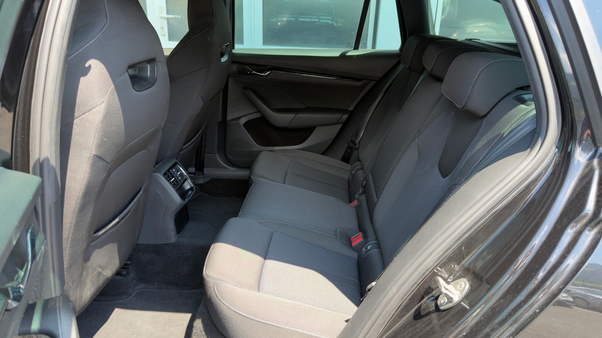 SKODA Octavia Combi 2.0 TSI SportLine 4x4 DSG-image-10
