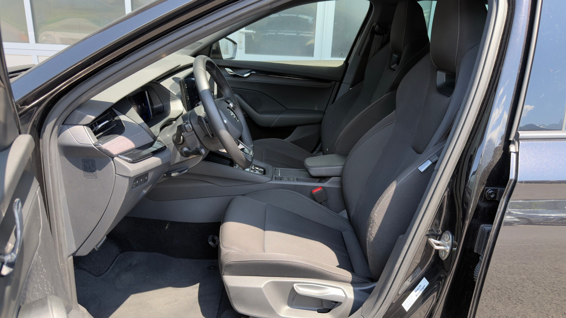 SKODA Octavia Combi 2.0 TSI SportLine 4x4 DSG-image-9