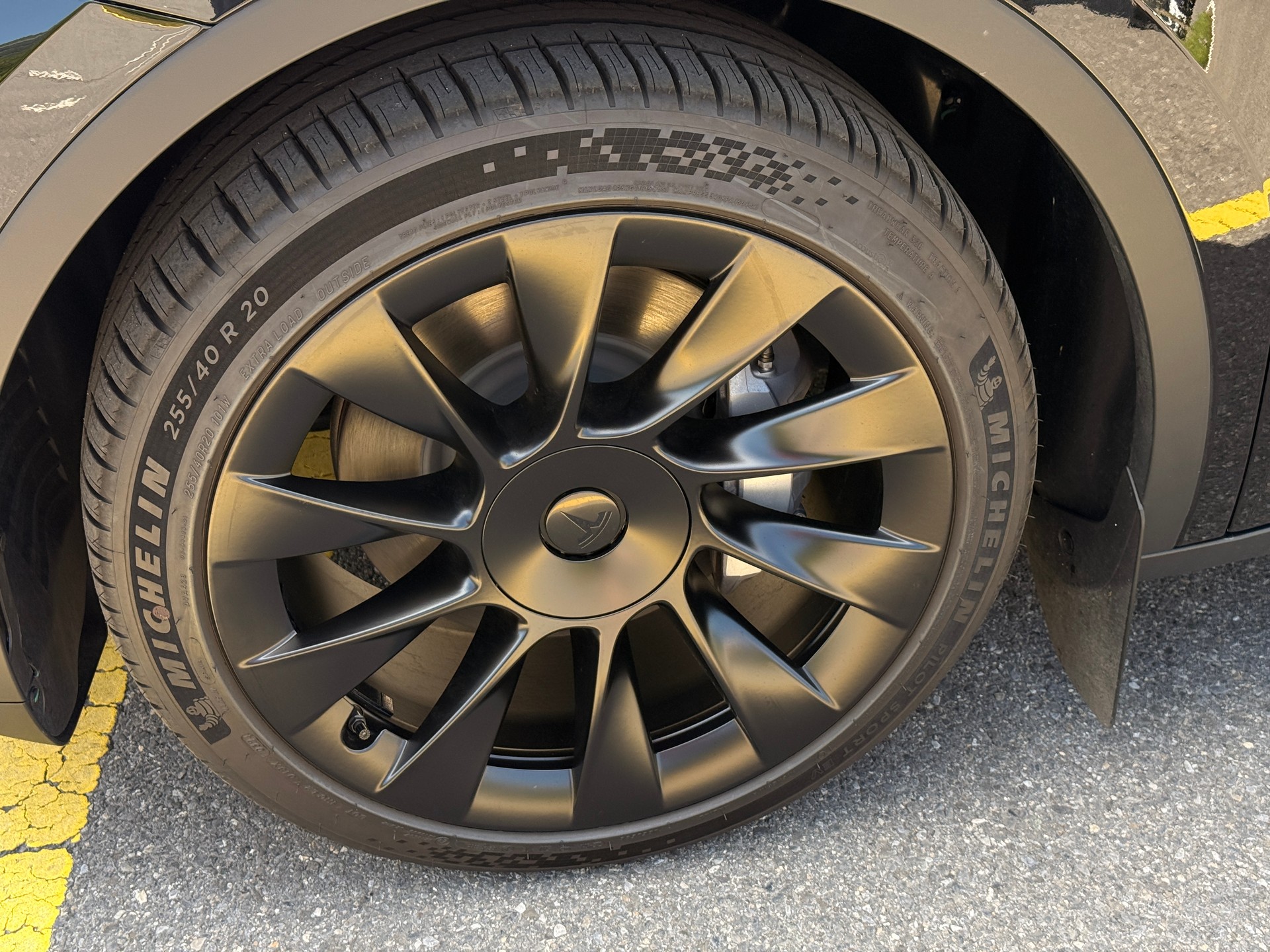 TESLA Model Y Long Range Dual Motor-image-3