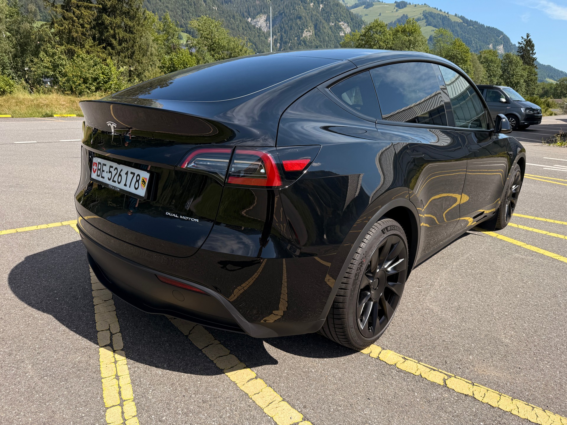 TESLA Model Y Long Range Dual Motor-image-2