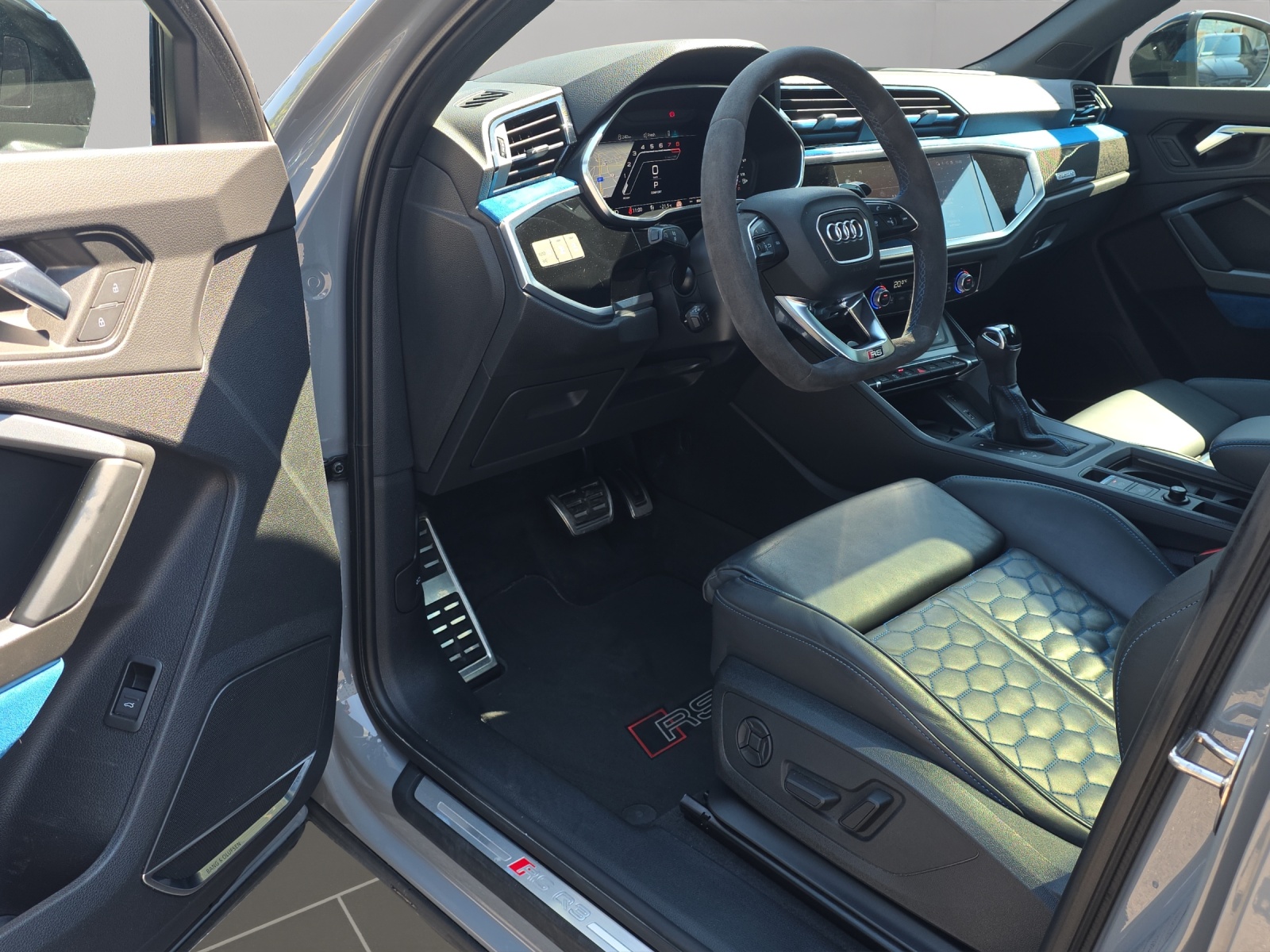 AUDI RS Q3 Sportback quattro S tronic-image-6