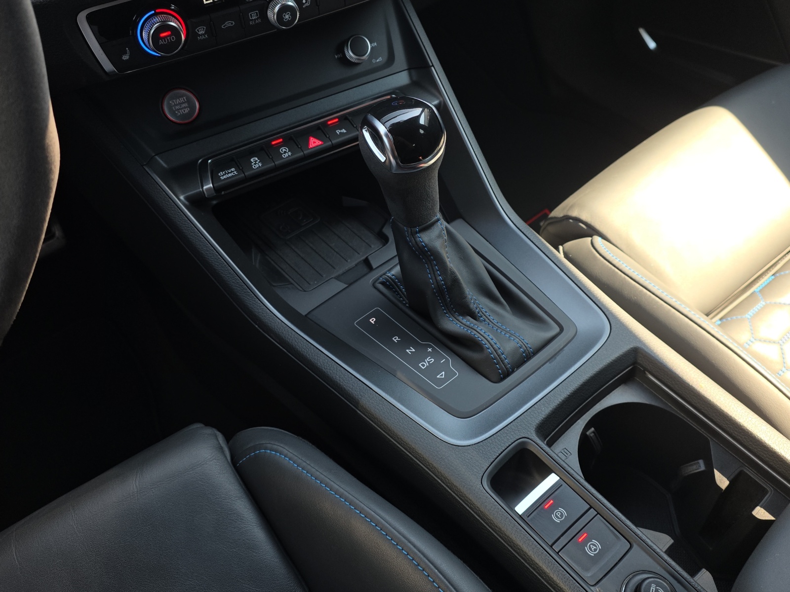 AUDI RS Q3 Sportback quattro S tronic-image-12