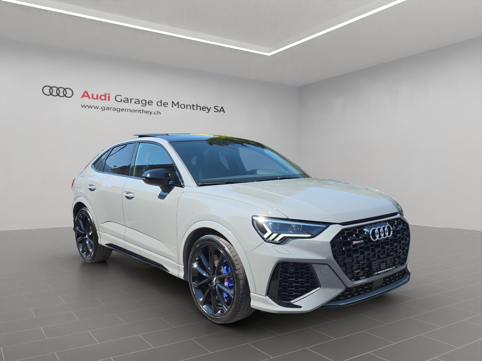 AUDI RS Q3 Sportback quattro S tronic-image-2