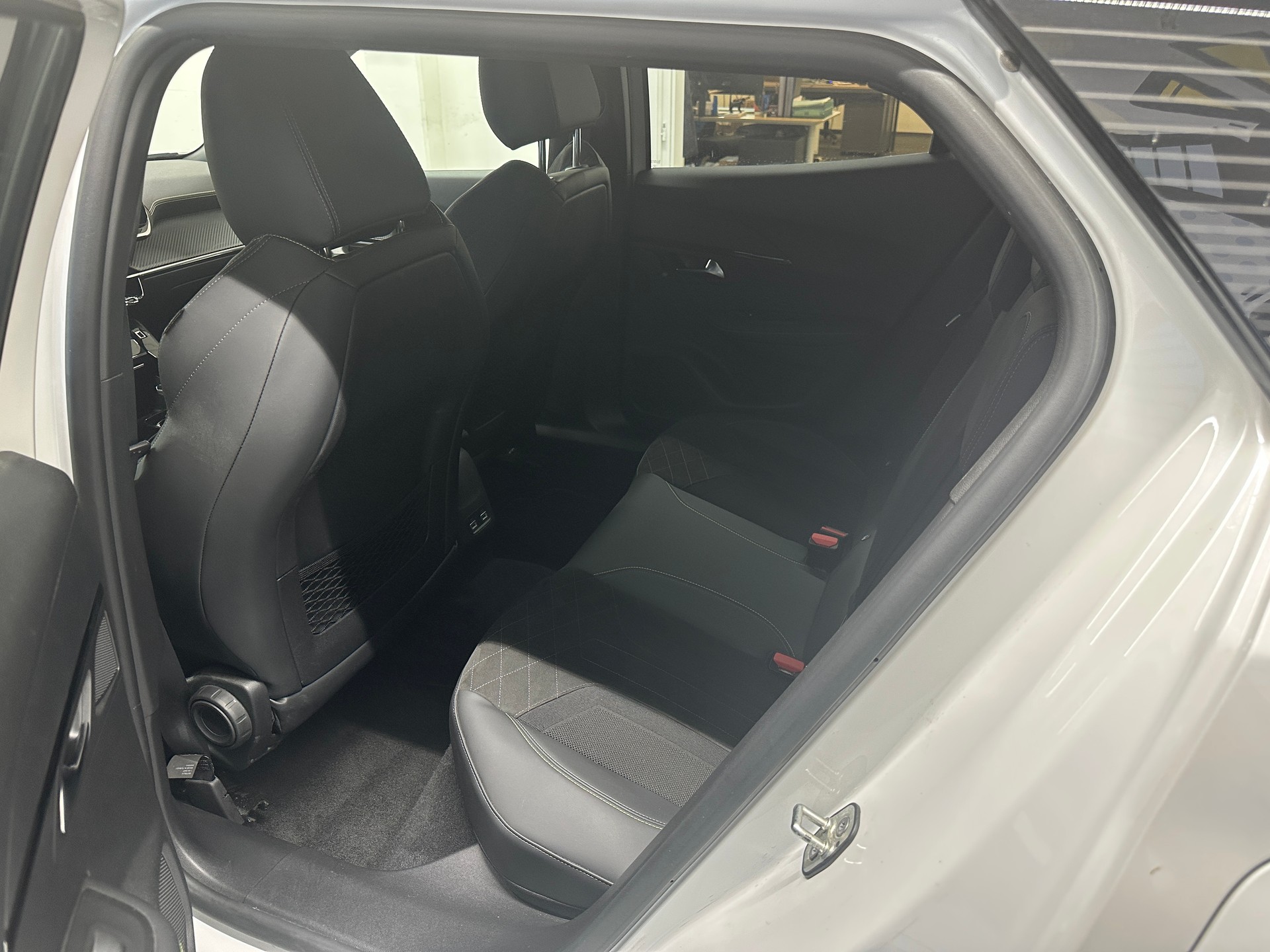 PEUGEOT 2008 e GT Pack-image-8