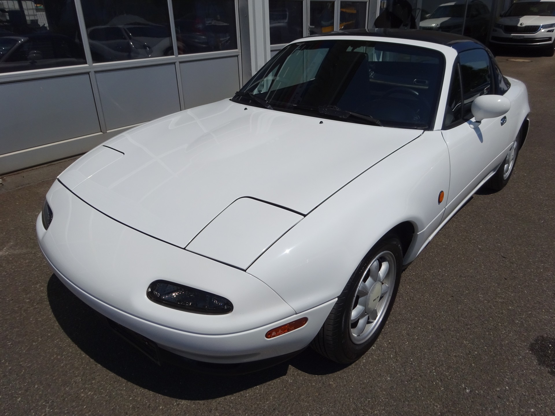 MAZDA MX-5 1.6i-16-image-0