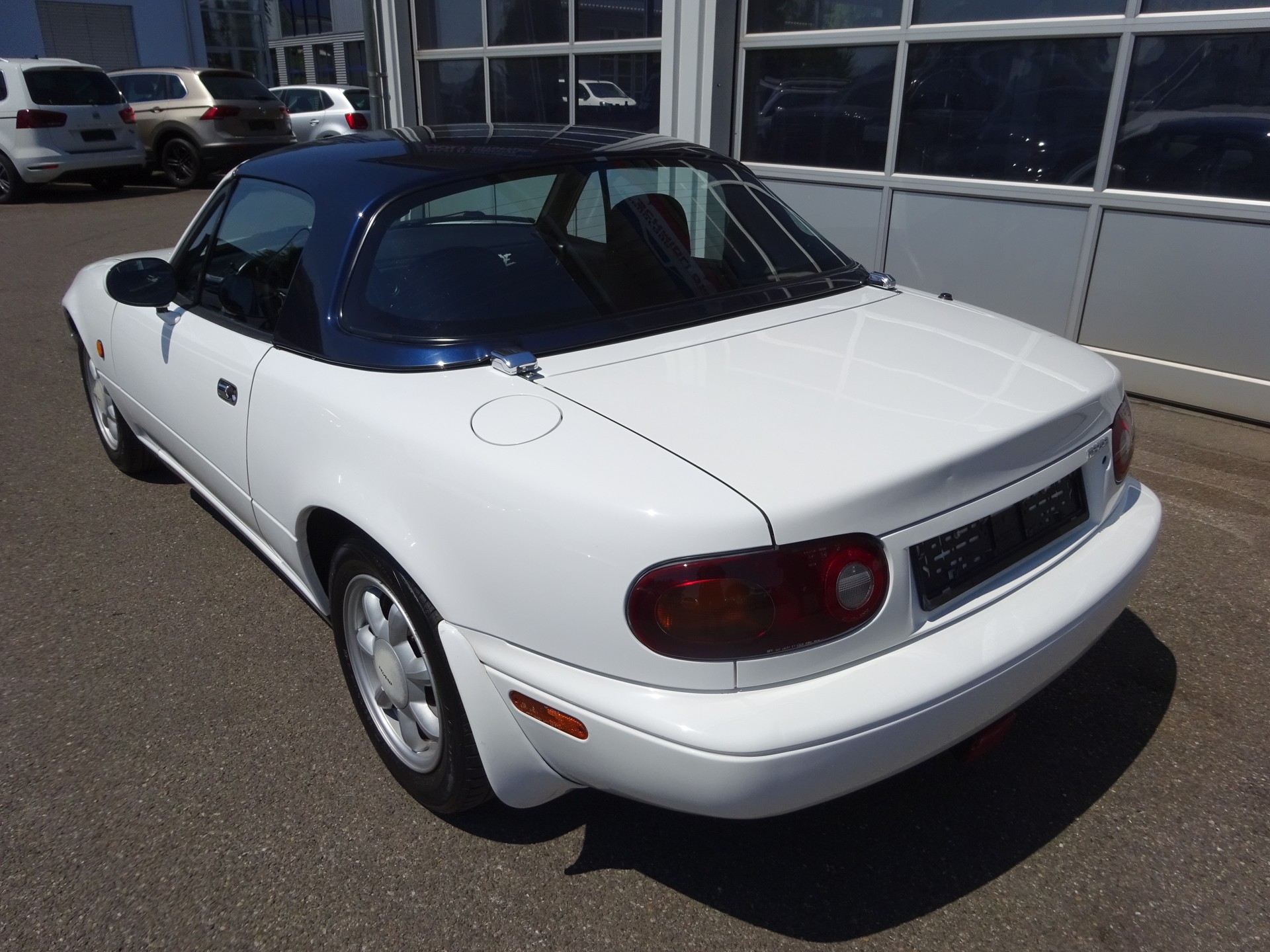 MAZDA MX-5 1.6i-16-image-1