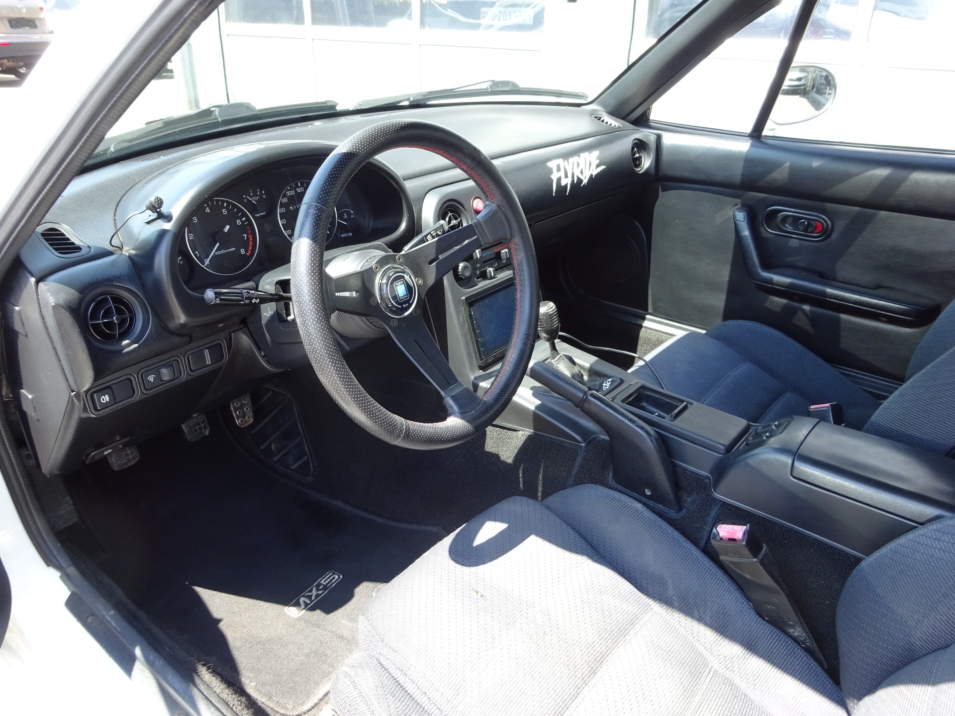 MAZDA MX-5 1.6i-16-image-7