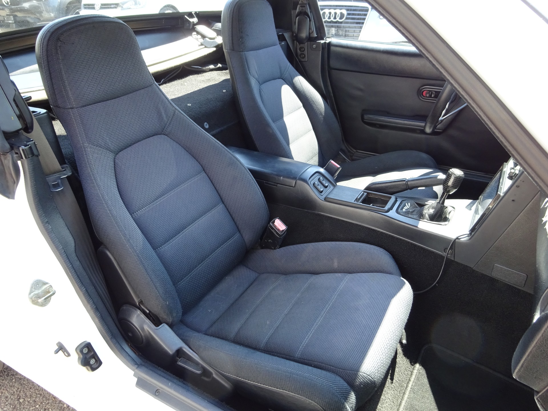 MAZDA MX-5 1.6i-16-image-9