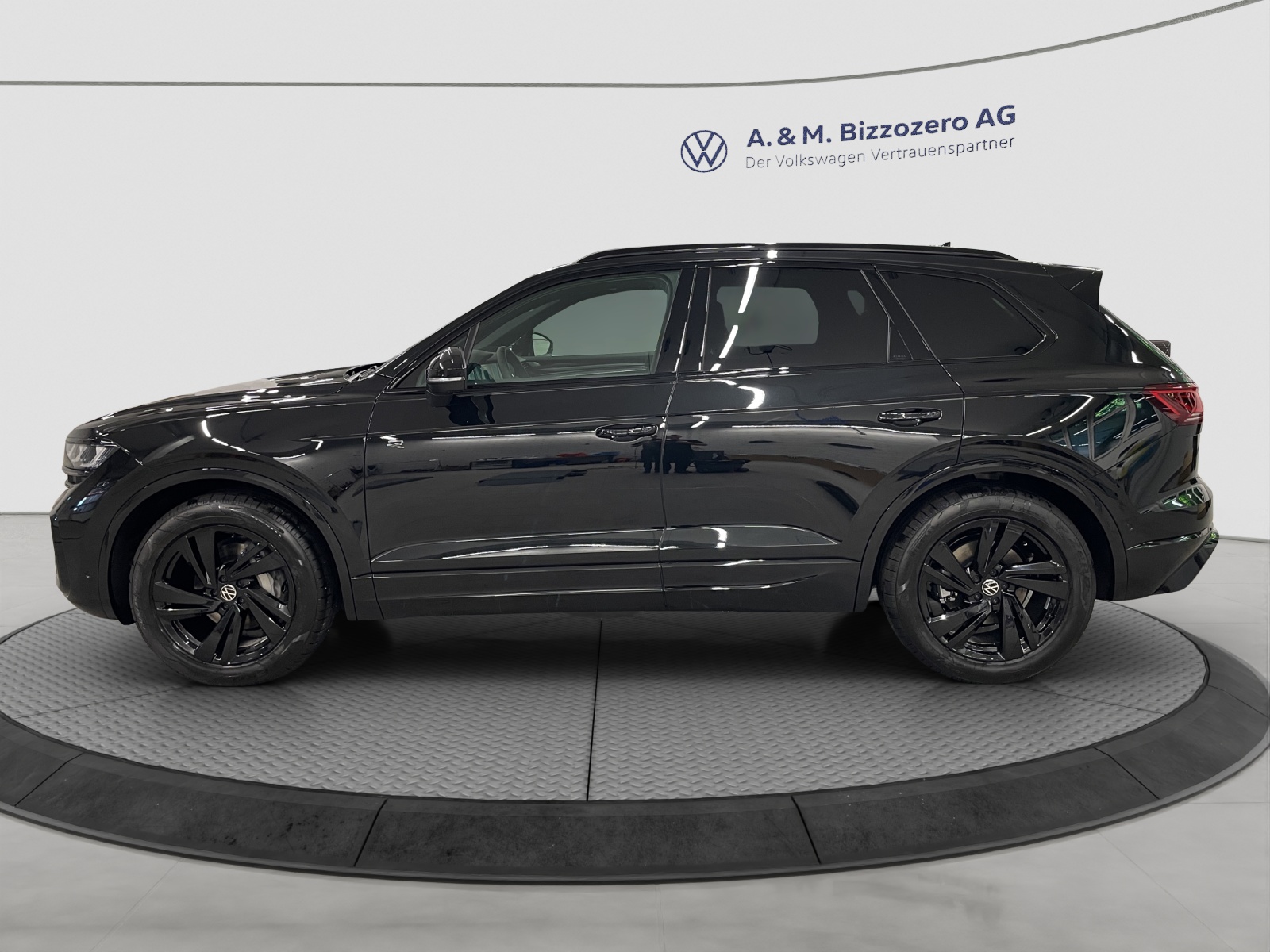 VW Touareg 3.0 TDI R-Line Final Edition Tiptronic-image-1