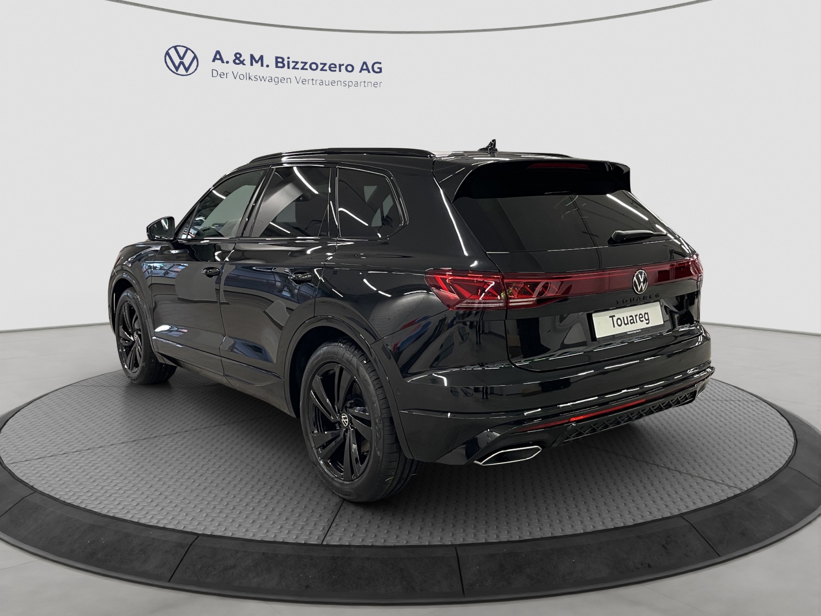 VW Touareg 3.0 TDI R-Line Final Edition Tiptronic-image-2