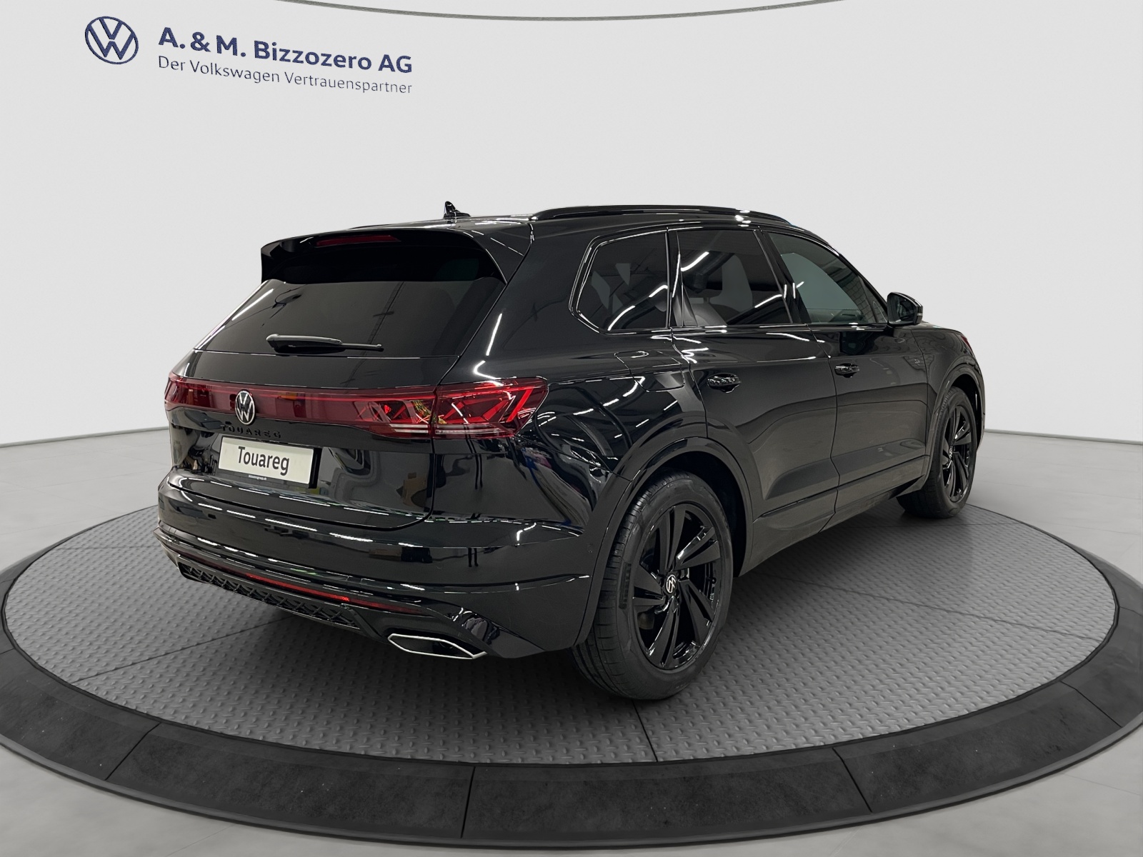 VW Touareg 3.0 TDI R-Line Final Edition Tiptronic-image-4