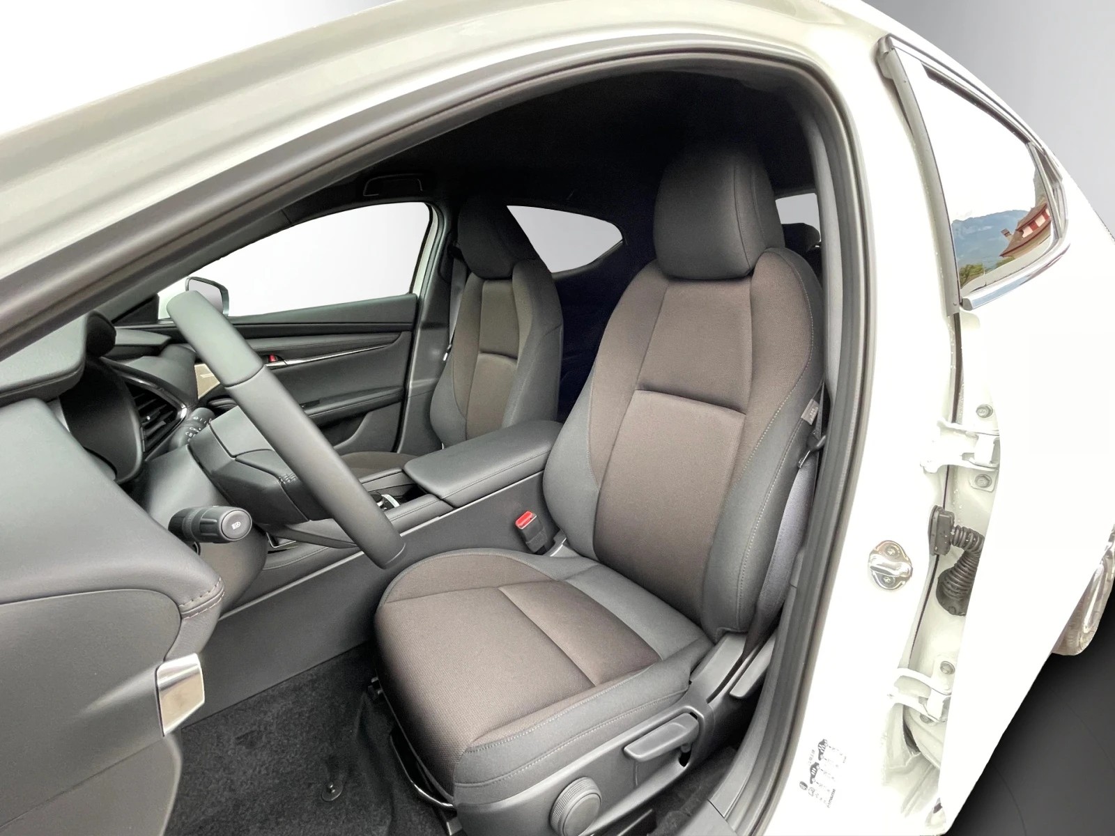 MAZDA 3 Hatchback SKYACTIV-G M Hybrid 140 Centre Line Automat-image-5