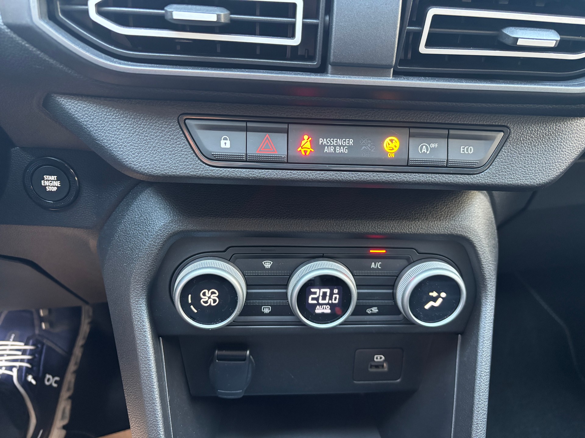 DACIA Sandero 90 Expression CVT-image-8