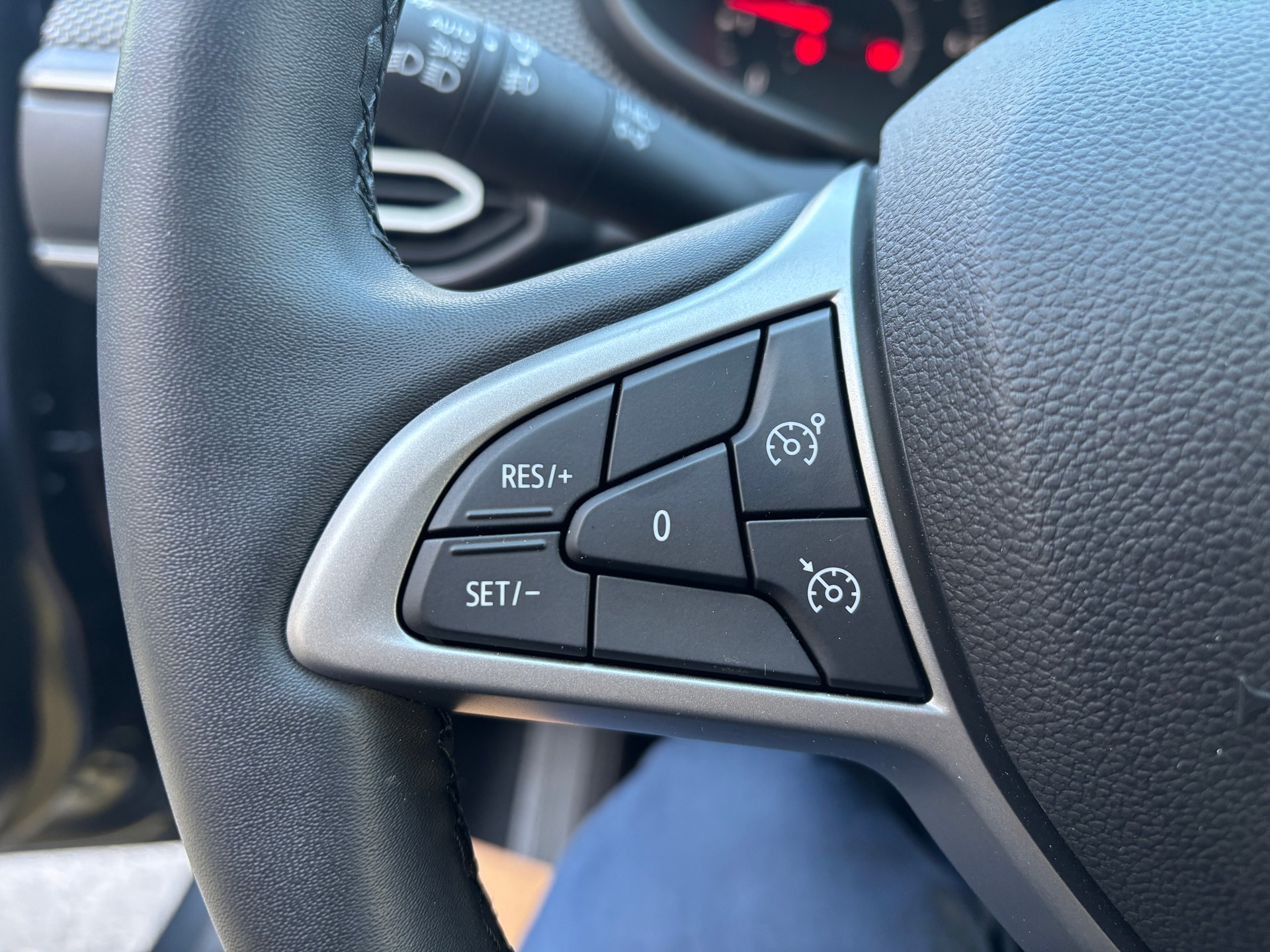 DACIA Sandero 90 Expression CVT-image-9
