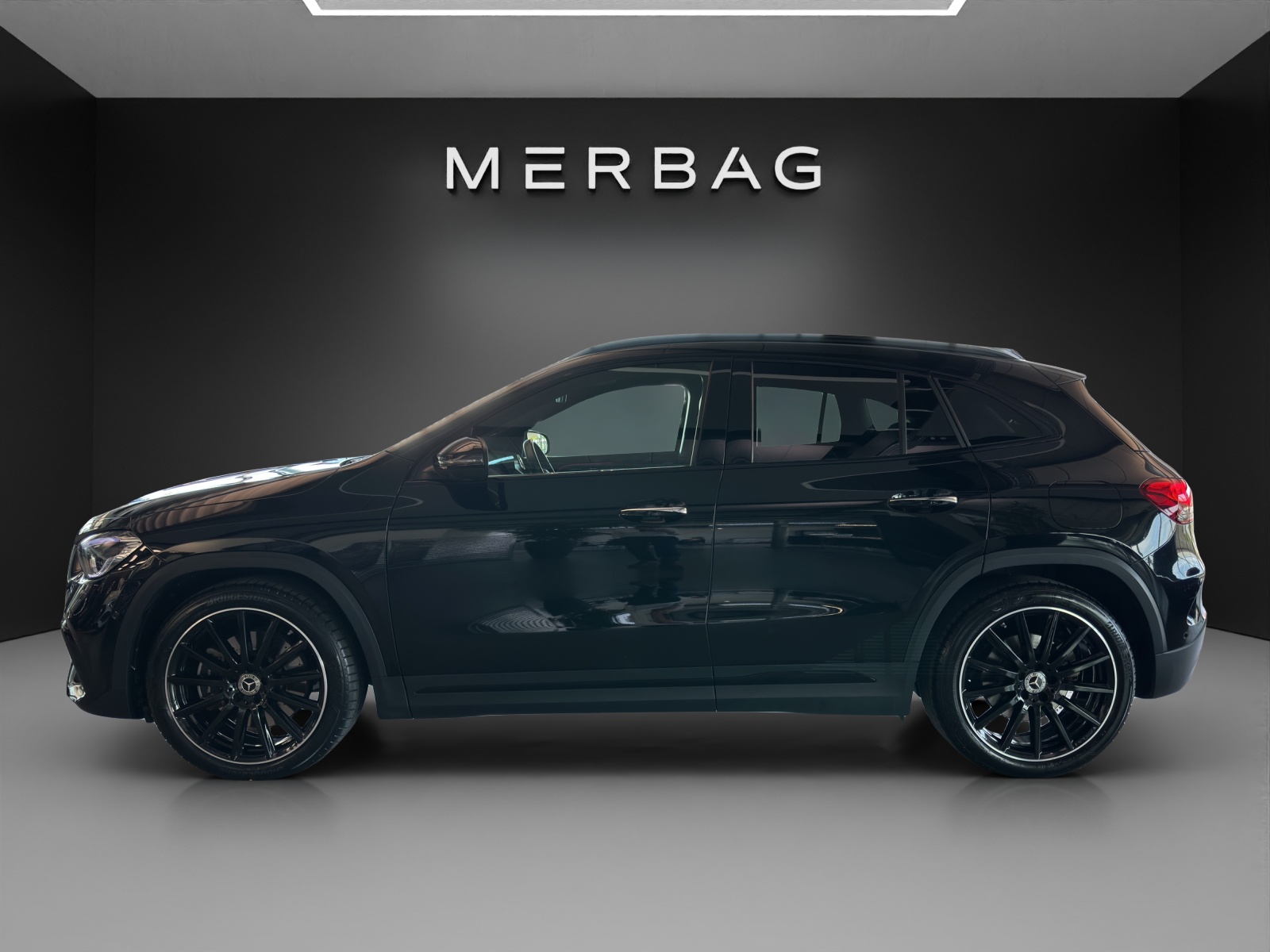 MERCEDES-BENZ GLA 250 AMG Line 4Matic-image-2