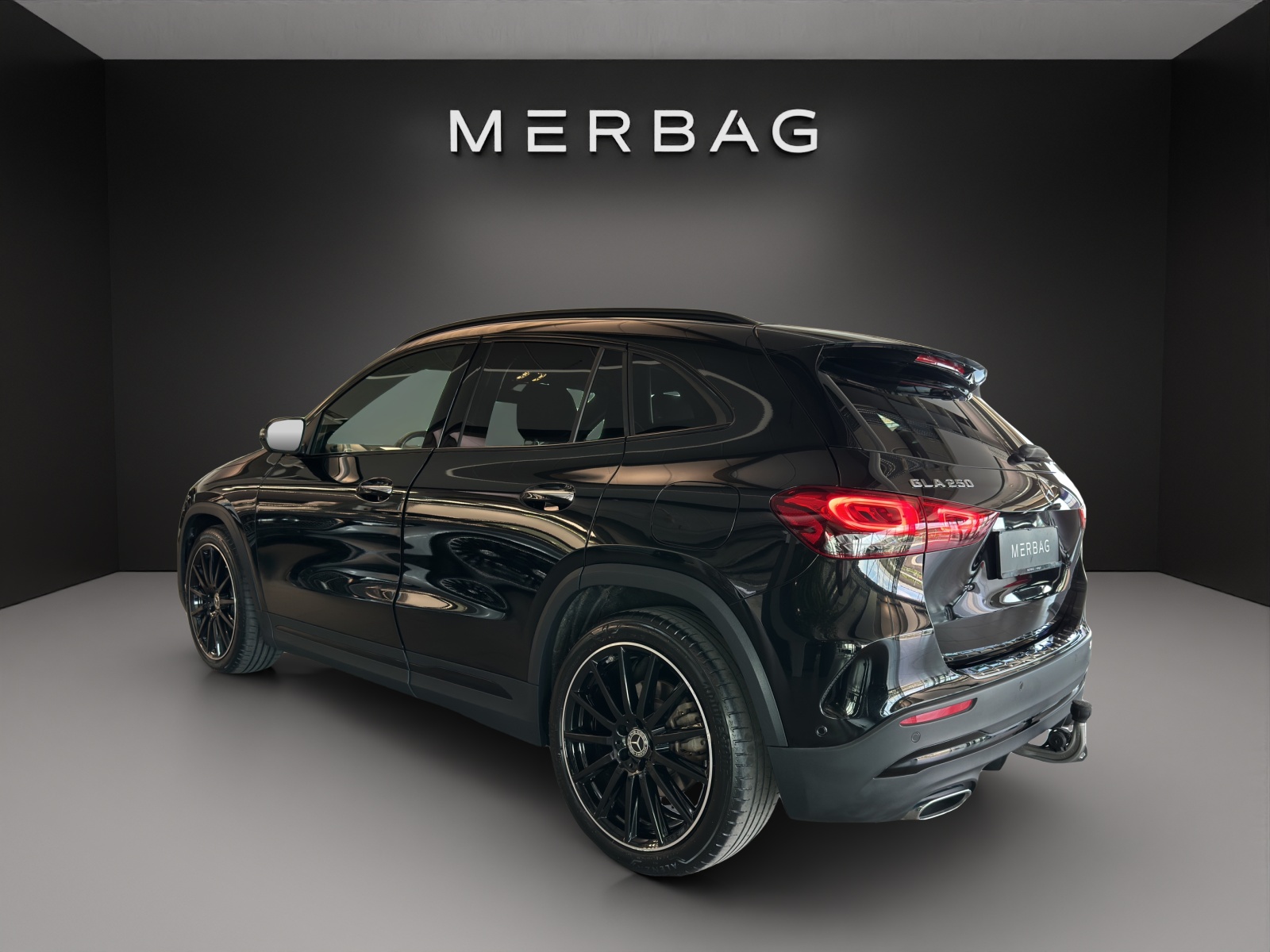 MERCEDES-BENZ GLA 250 AMG Line 4Matic-image-3