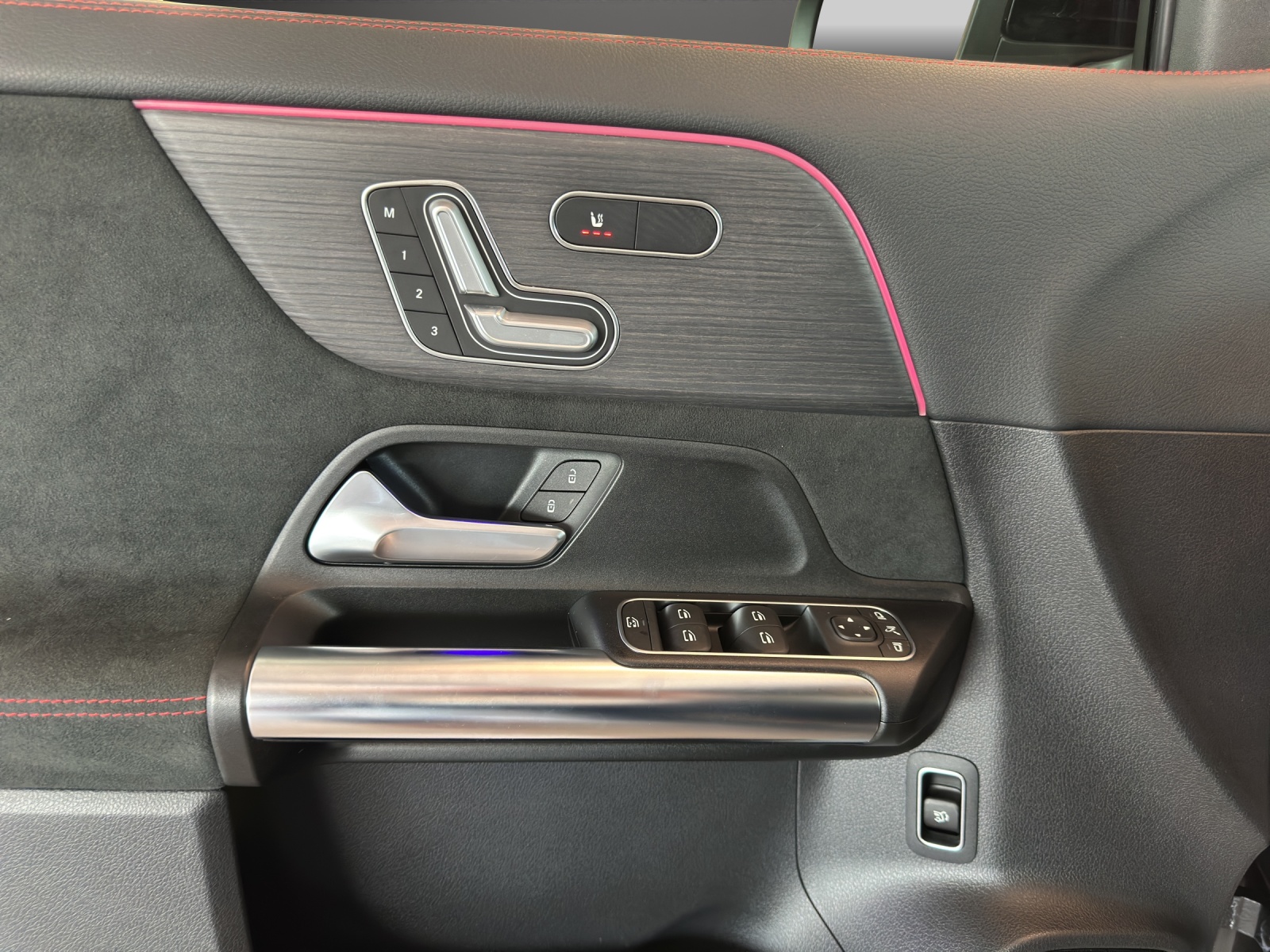 MERCEDES-BENZ GLA 250 AMG Line 4Matic-image-12