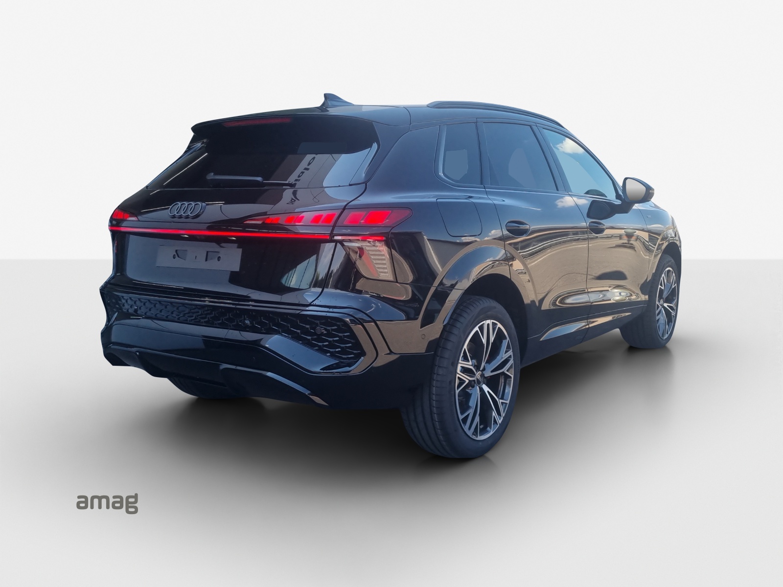 AUDI Q3 SUV e-hybrid 200 kW S tronig-image-4