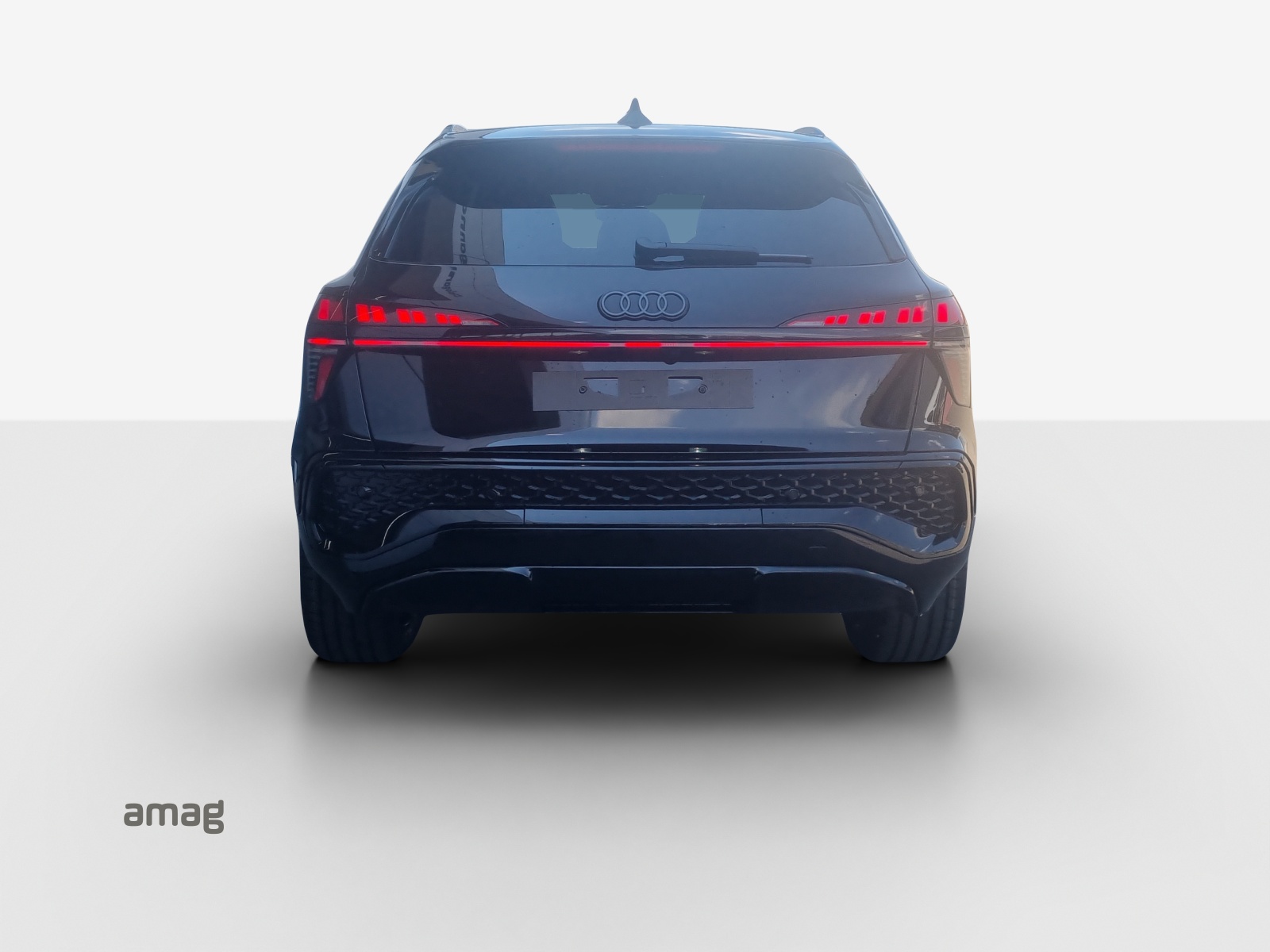 AUDI Q3 SUV e-hybrid 200 kW S tronig-showroom-element-3