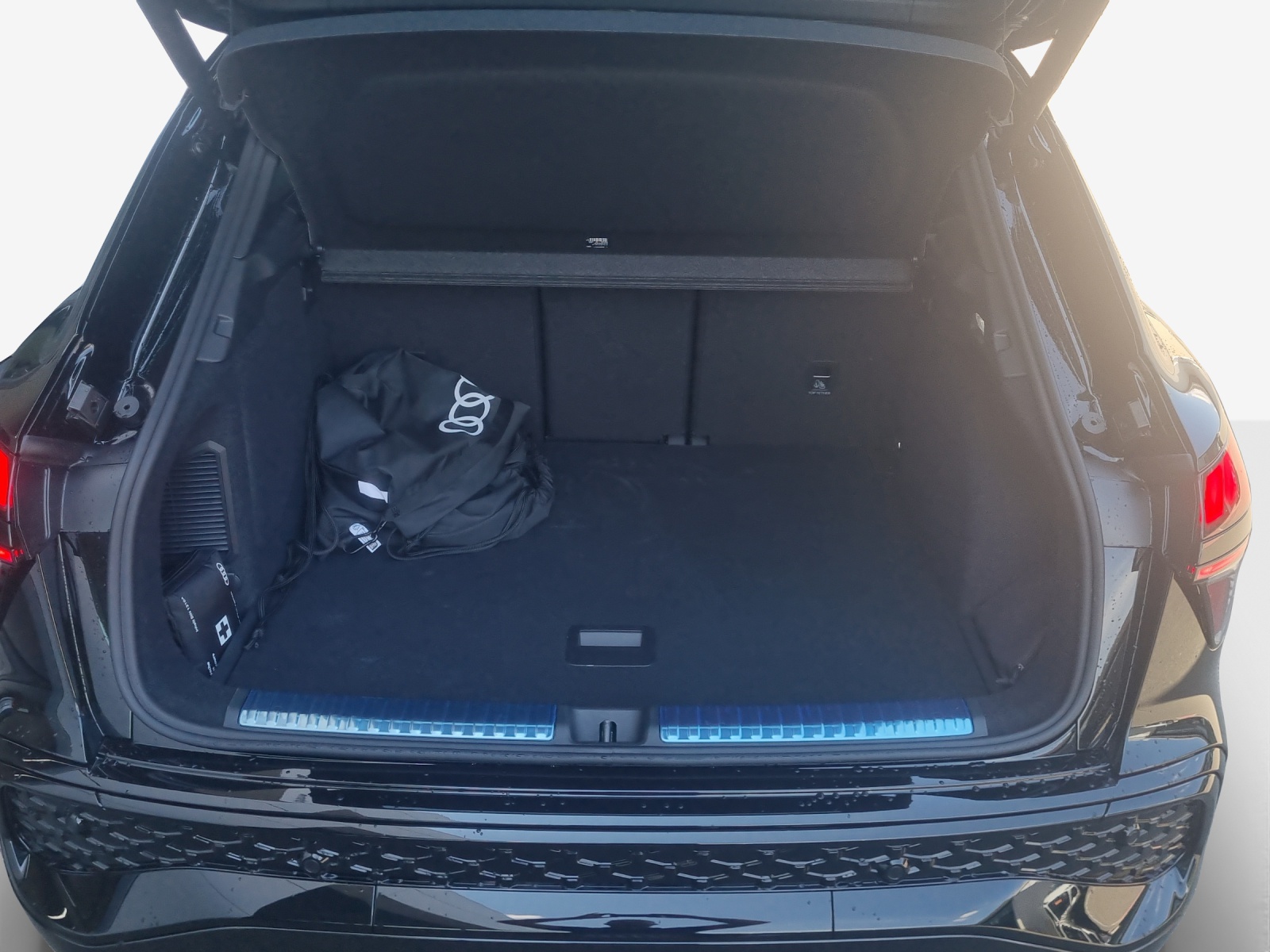 AUDI Q3 SUV e-hybrid 200 kW S tronig-image-12
