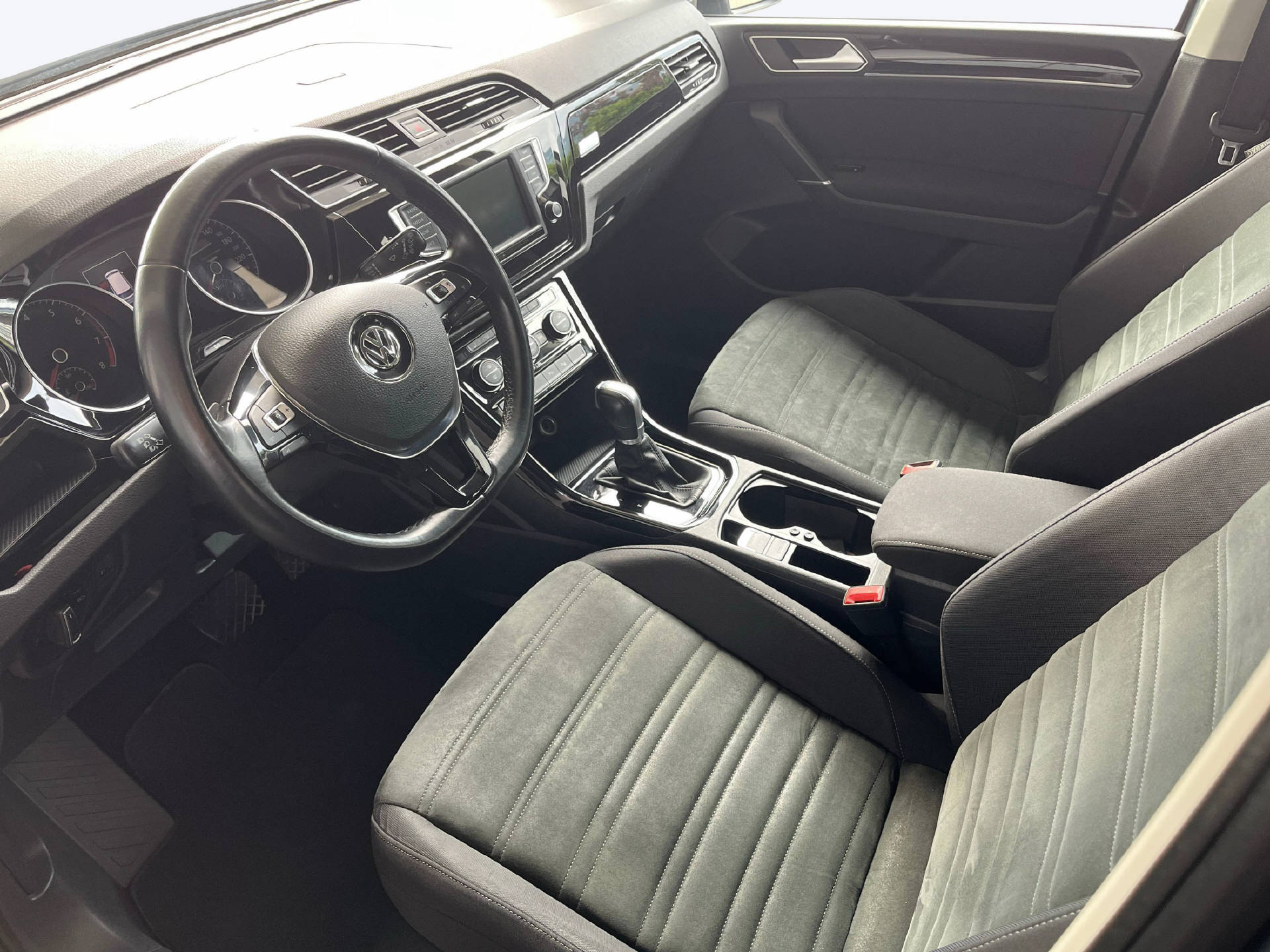 VW Touran 1.4 TSI Highline DSG-image-8