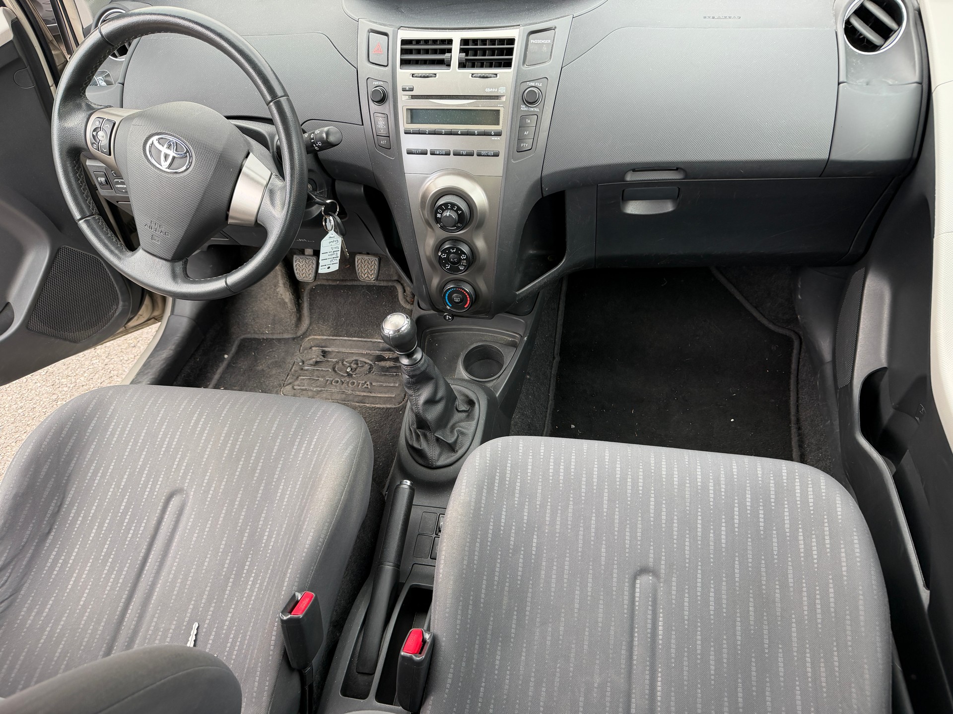 TOYOTA Yaris 1.33 Linea Luna-image-7