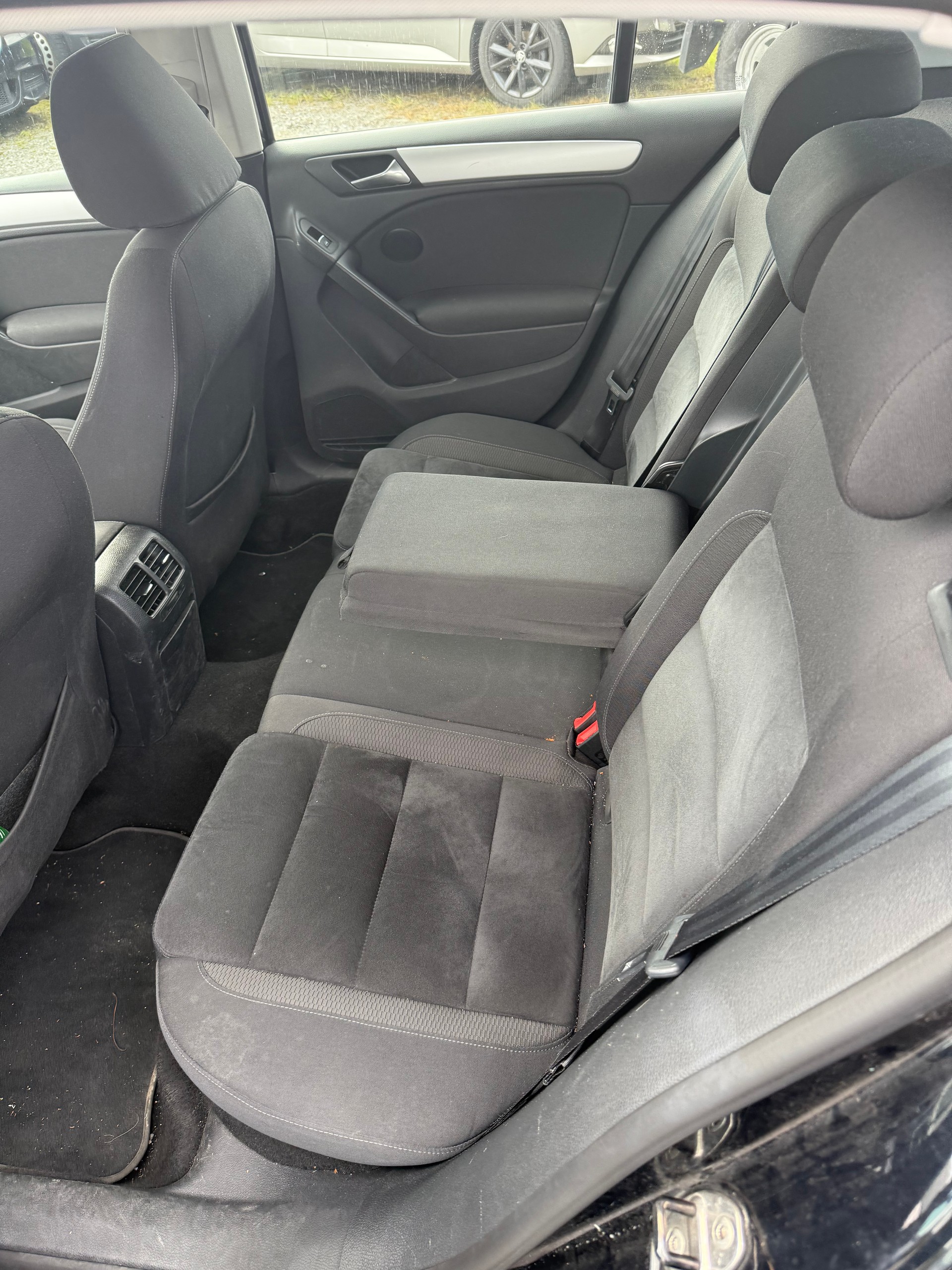VW Golf 2.0 TDI Comfortline 4Motion-image-12