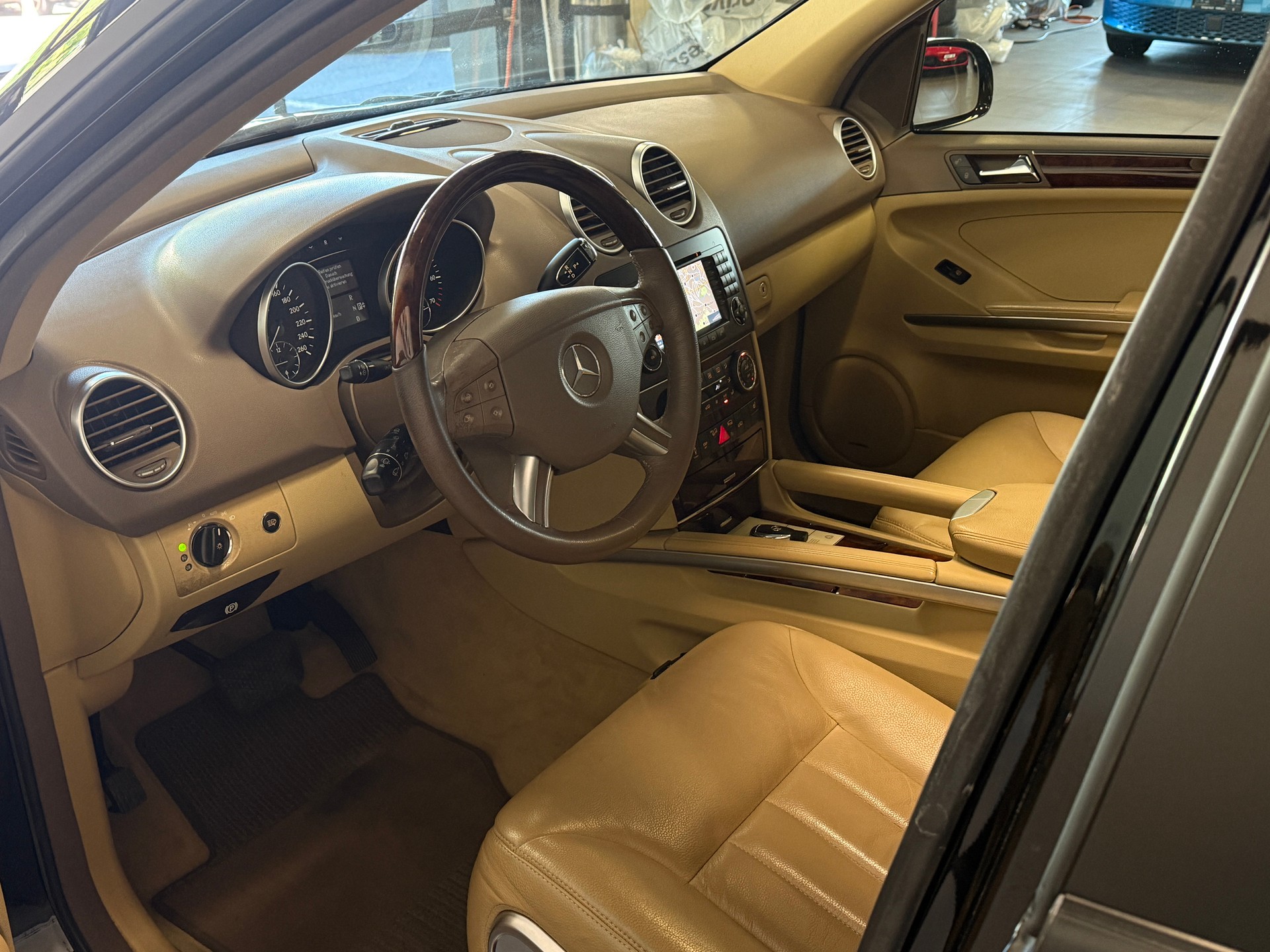 MERCEDES-BENZ ML 500 4Matic 7G-Tronic AMG Line-image-5