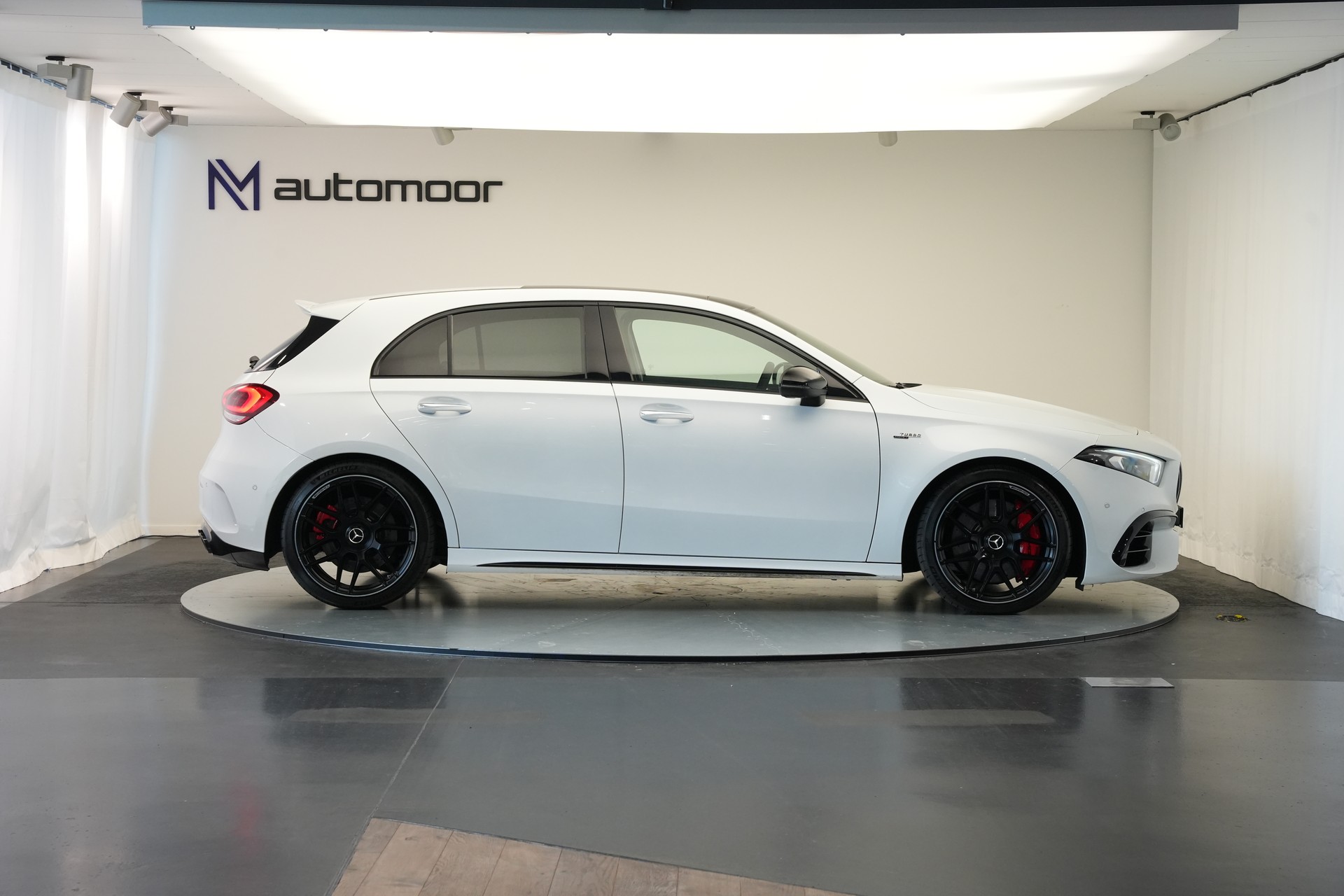 MERCEDES-BENZ A 45 S AMG 4Matic+ Speedshift *CH-Fahrzeug* *Performance Sitze* *Burmester*-showroom-element-3