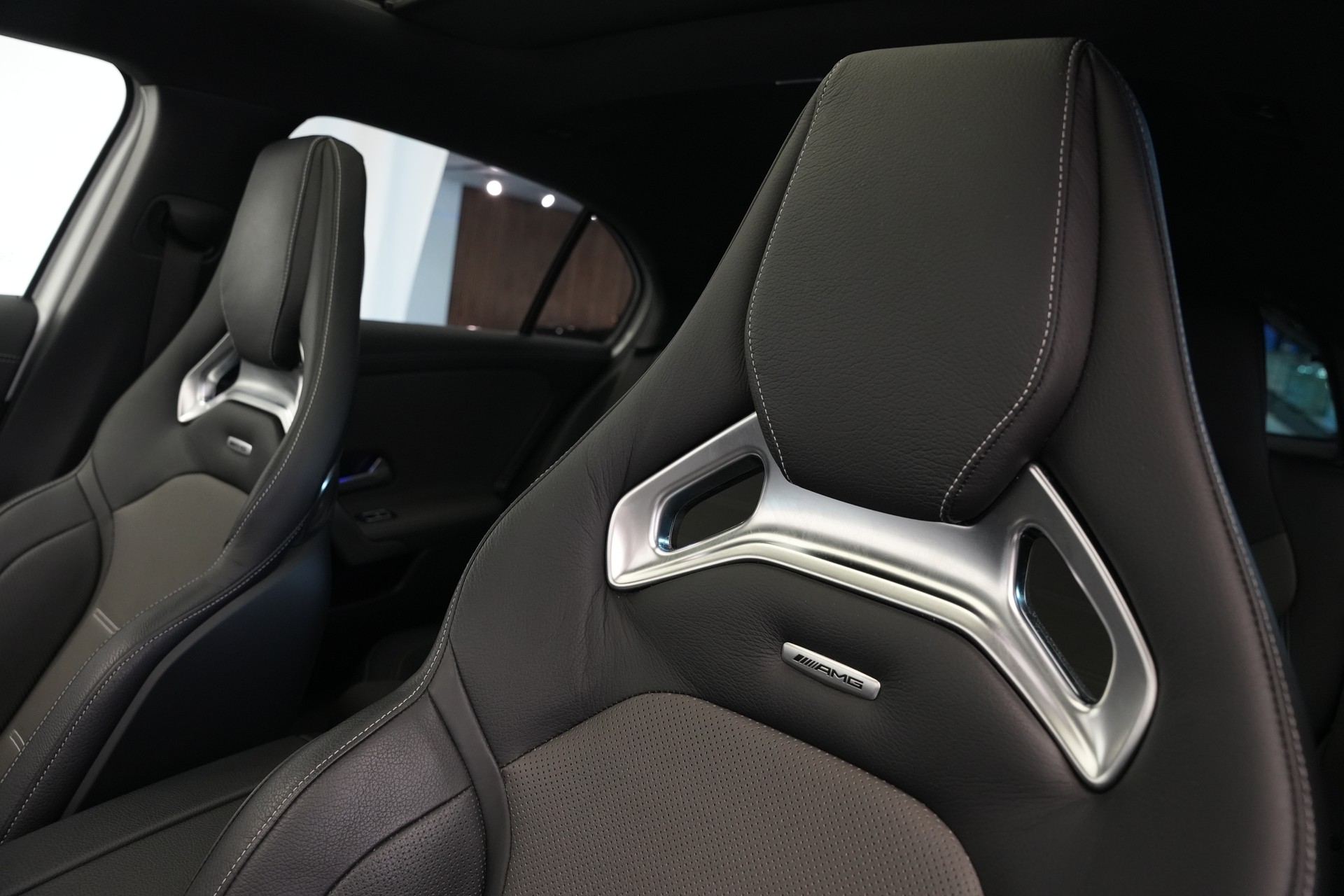 MERCEDES-BENZ A 45 S AMG 4Matic+ Speedshift *CH-Fahrzeug* *Performance Sitze* *Burmester*-image-29