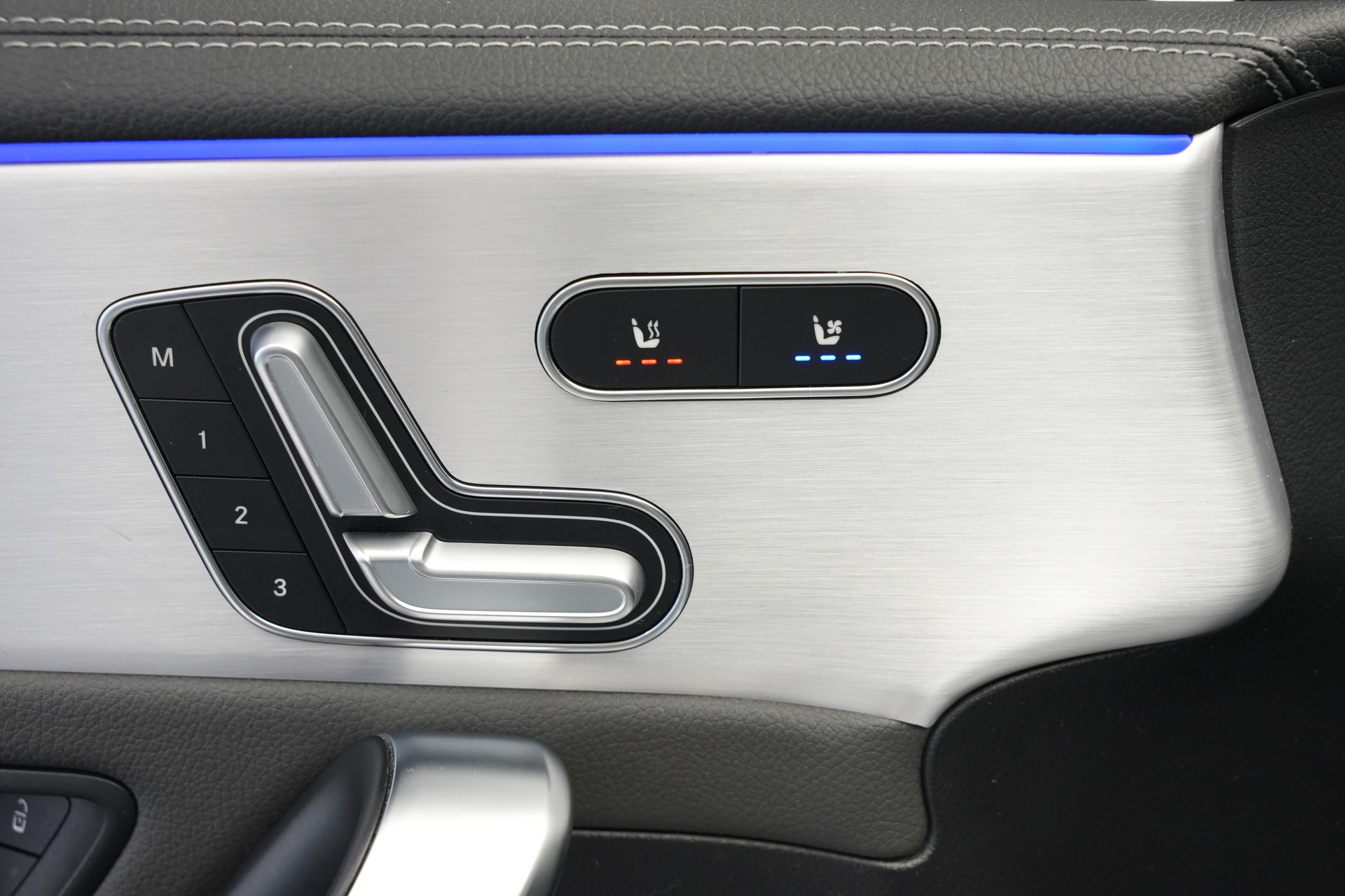MERCEDES-BENZ A 45 S AMG 4Matic+ Speedshift *CH-Fahrzeug* *Performance Sitze* *Burmester*-image-19