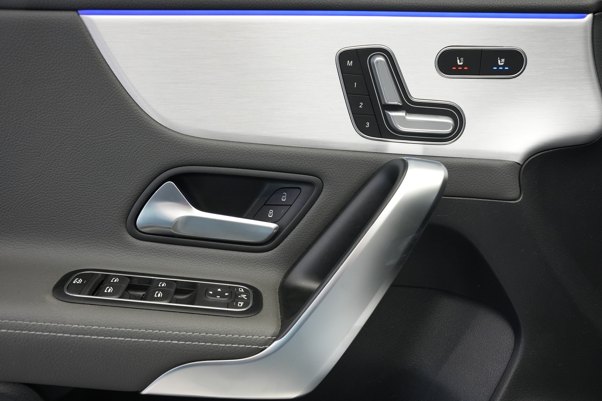MERCEDES-BENZ A 45 S AMG 4Matic+ Speedshift *CH-Fahrzeug* *Performance Sitze* *Burmester*-image-17