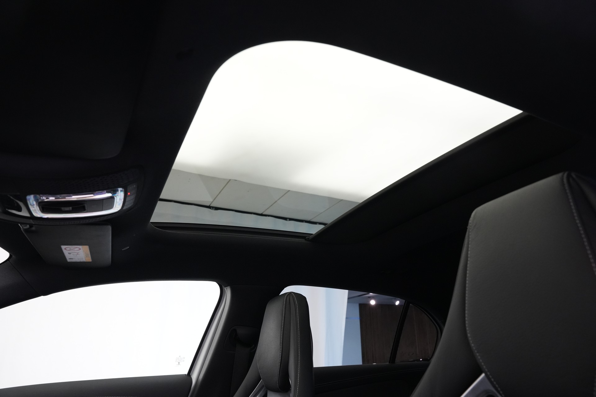 MERCEDES-BENZ A 45 S AMG 4Matic+ Speedshift *CH-Fahrzeug* *Performance Sitze* *Burmester*-image-11