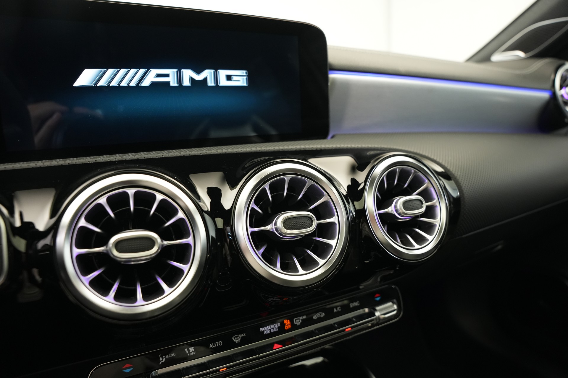 MERCEDES-BENZ A 45 S AMG 4Matic+ Speedshift *CH-Fahrzeug* *Performance Sitze* *Burmester*-image-33