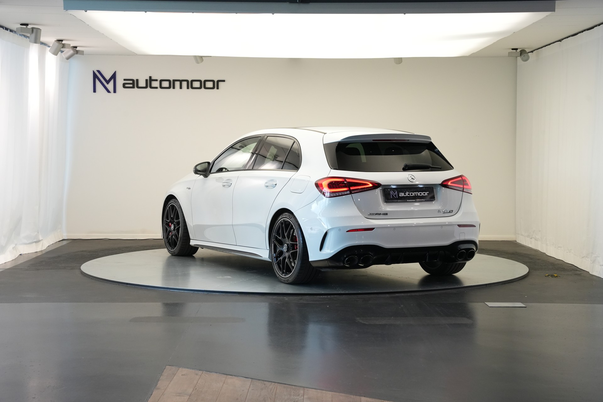 MERCEDES-BENZ A 45 S AMG 4Matic+ Speedshift *CH-Fahrzeug* *Performance Sitze* *Burmester*-image-6