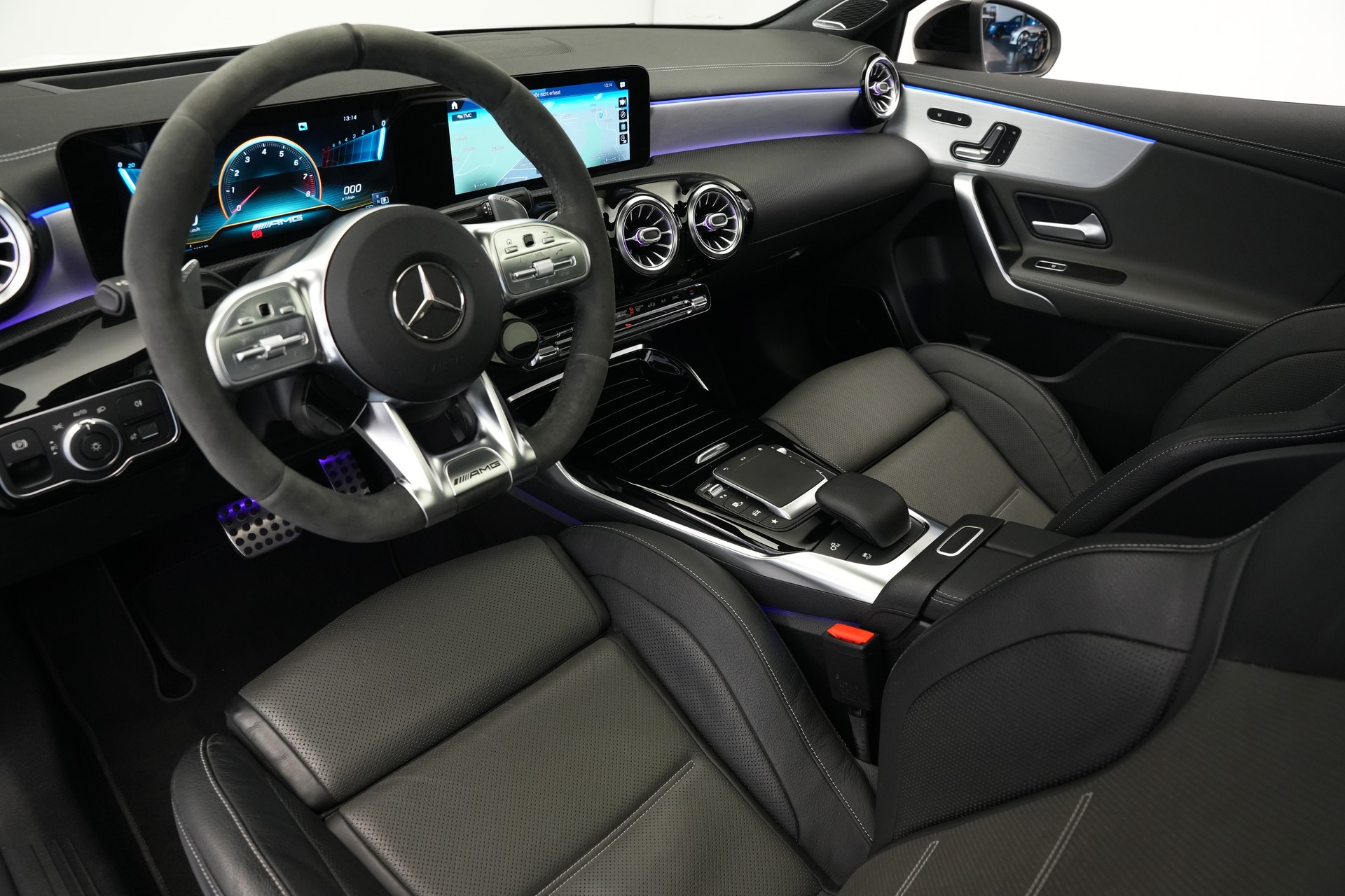 MERCEDES-BENZ A 45 S AMG 4Matic+ Speedshift *CH-Fahrzeug* *Performance Sitze* *Burmester*-image-10
