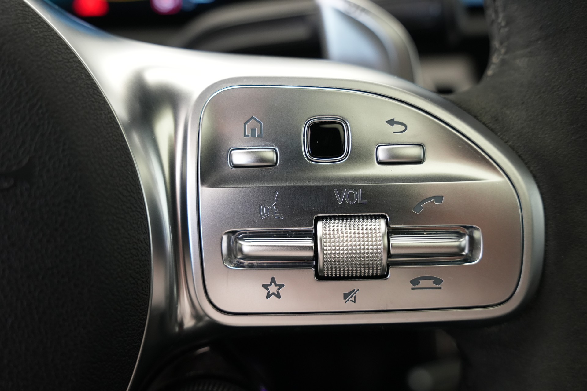 MERCEDES-BENZ A 45 S AMG 4Matic+ Speedshift *CH-Fahrzeug* *Performance Sitze* *Burmester*-image-27