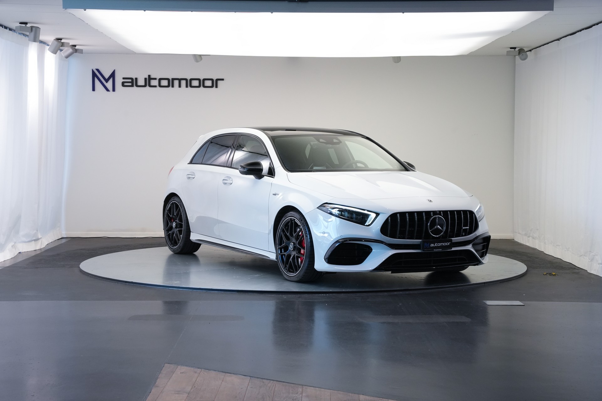 MERCEDES-BENZ A 45 S AMG 4Matic+ Speedshift *CH-Fahrzeug* *Performance Sitze* *Burmester*-showroom-element-2
