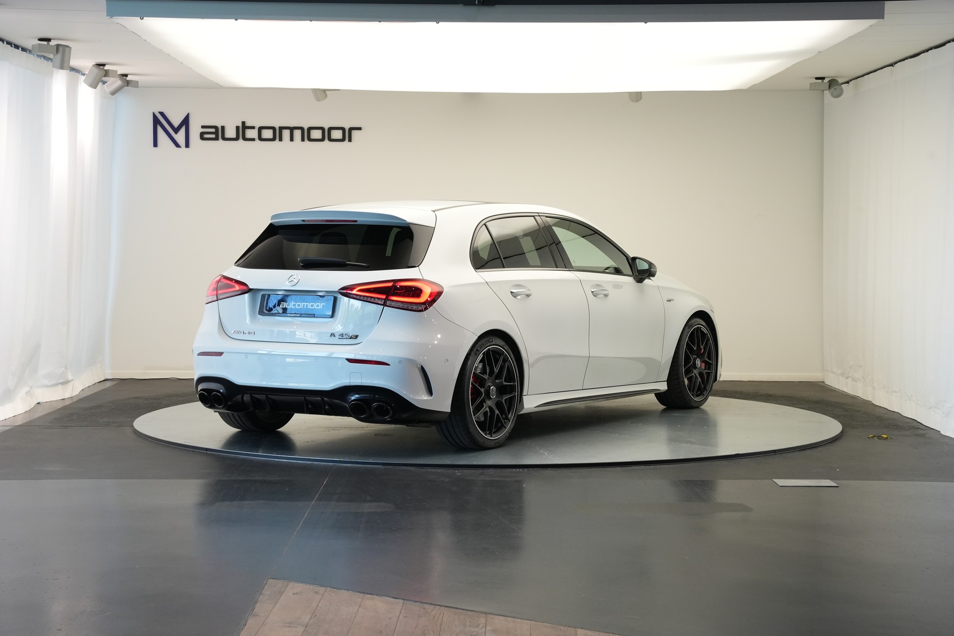 MERCEDES-BENZ A 45 S AMG 4Matic+ Speedshift *CH-Fahrzeug* *Performance Sitze* *Burmester*-image-4
