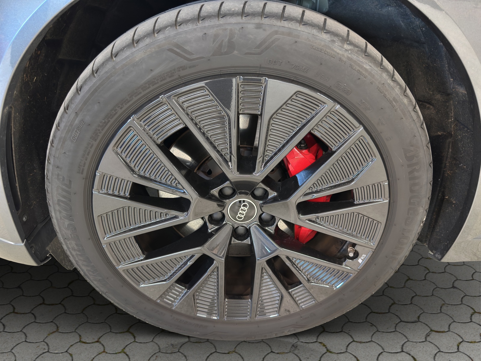AUDI Q8 55 e-tron Black Edition quattro-image-8
