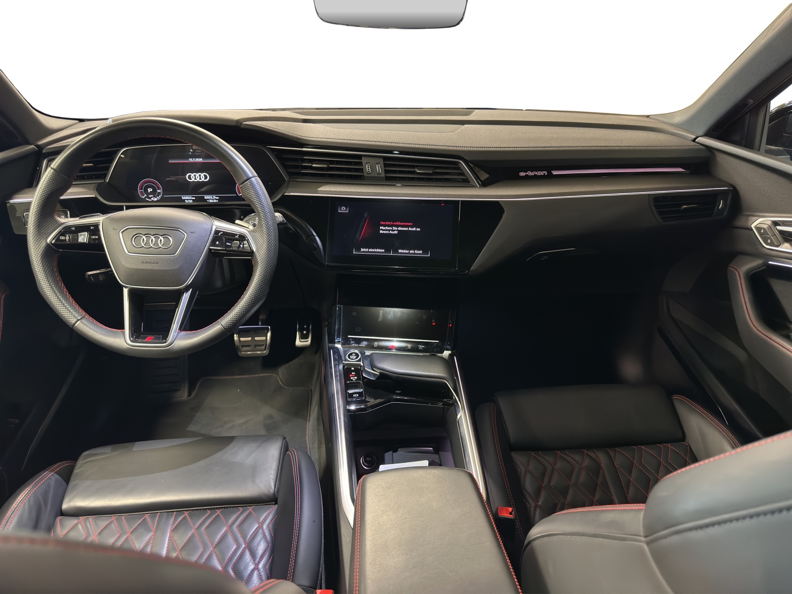AUDI Q8 55 e-tron Black Edition quattro-image-10