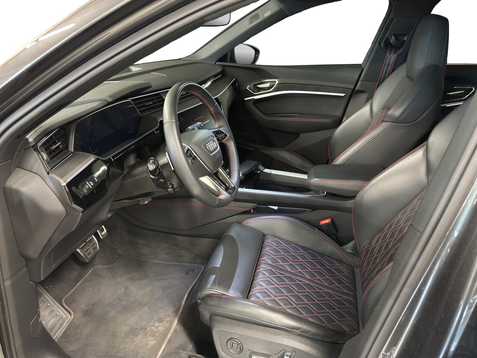 AUDI Q8 55 e-tron Black Edition quattro-image-9