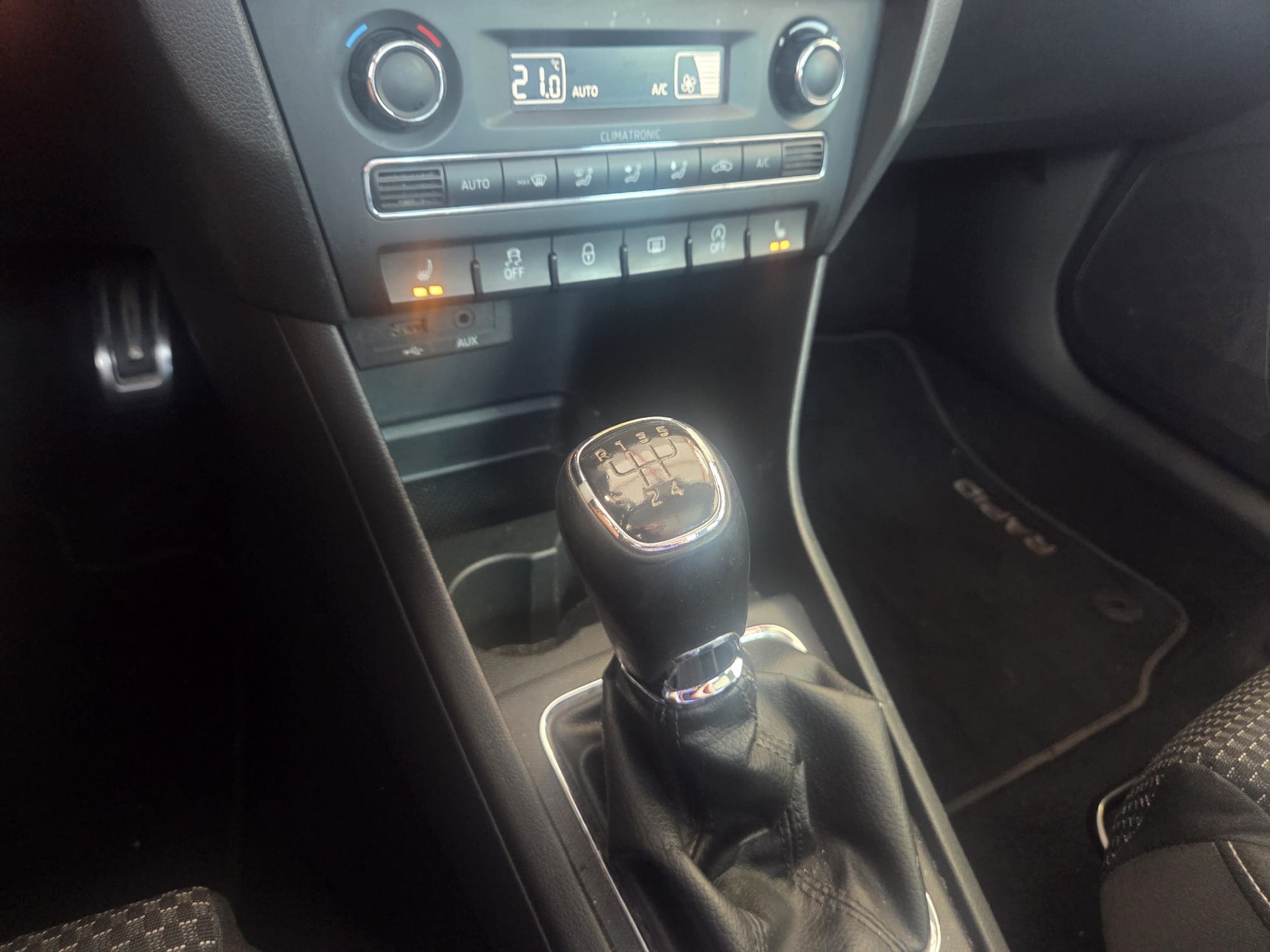 SKODA Rapid Spaceback 1.6 TDI Elegance-image-7