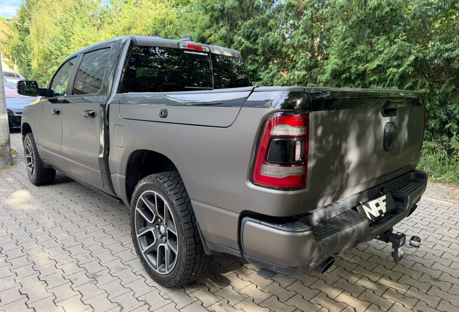 DODGE 1500 Crew Cab. 5.7 Hemi V8 Sport Black-image-3