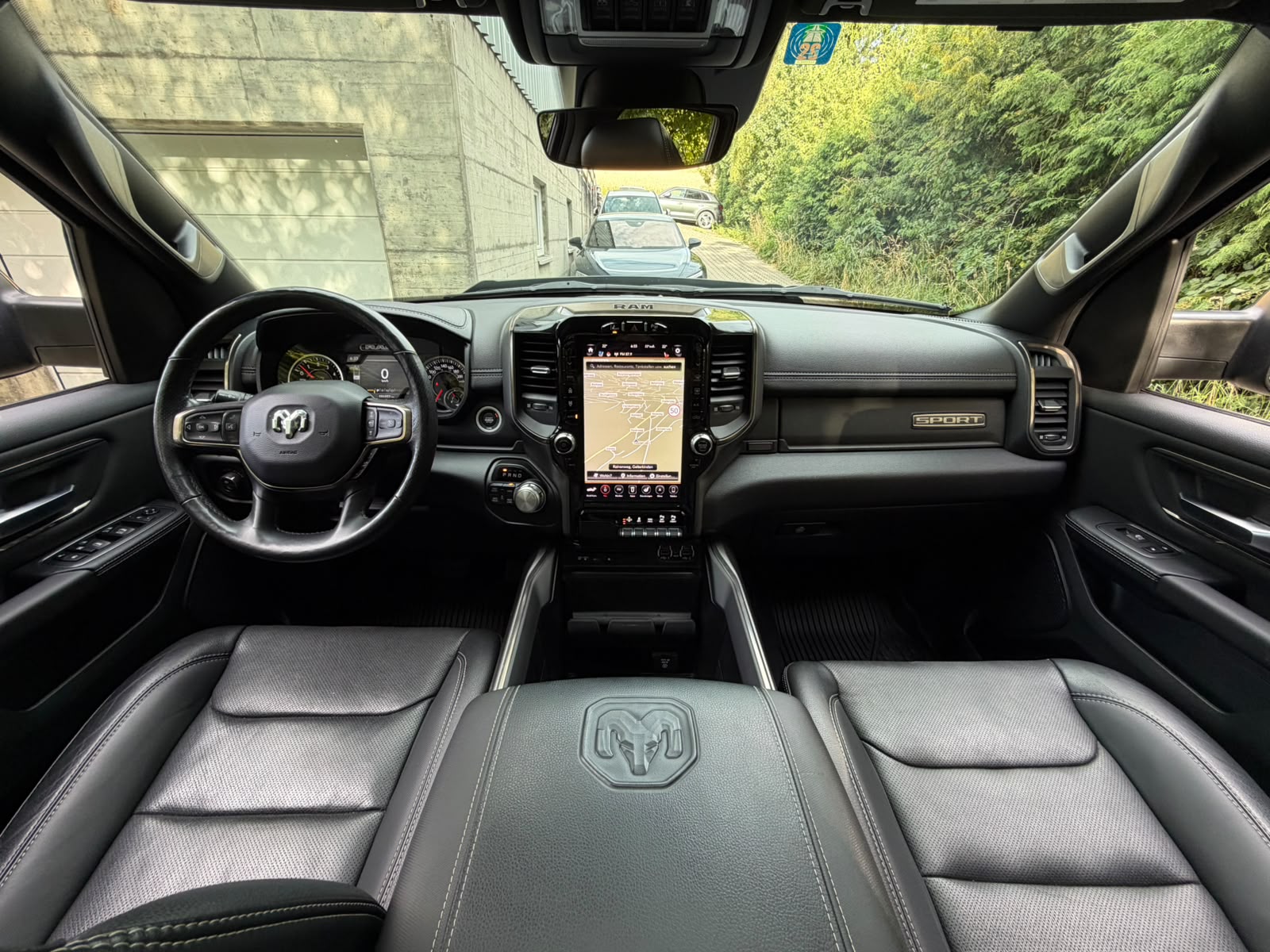DODGE 1500 Crew Cab. 5.7 Hemi V8 Sport Black-image-23