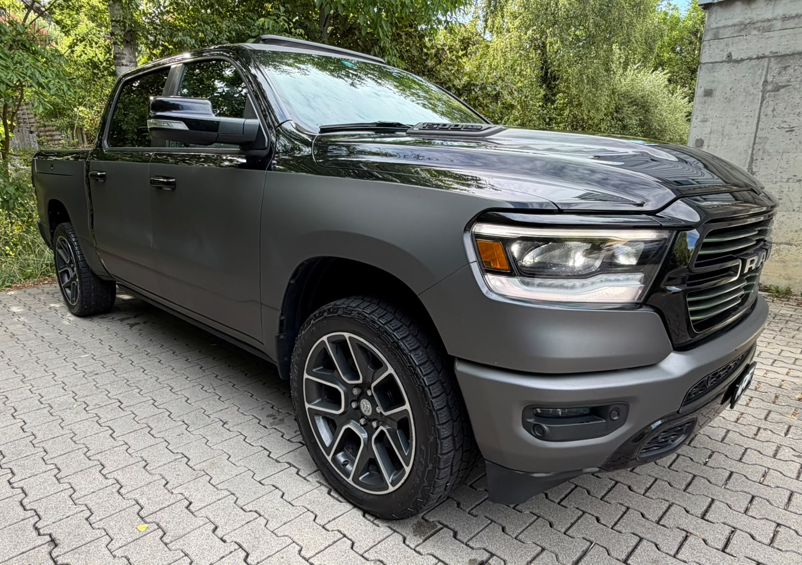DODGE 1500 Crew Cab. 5.7 Hemi V8 Sport Black-image-8