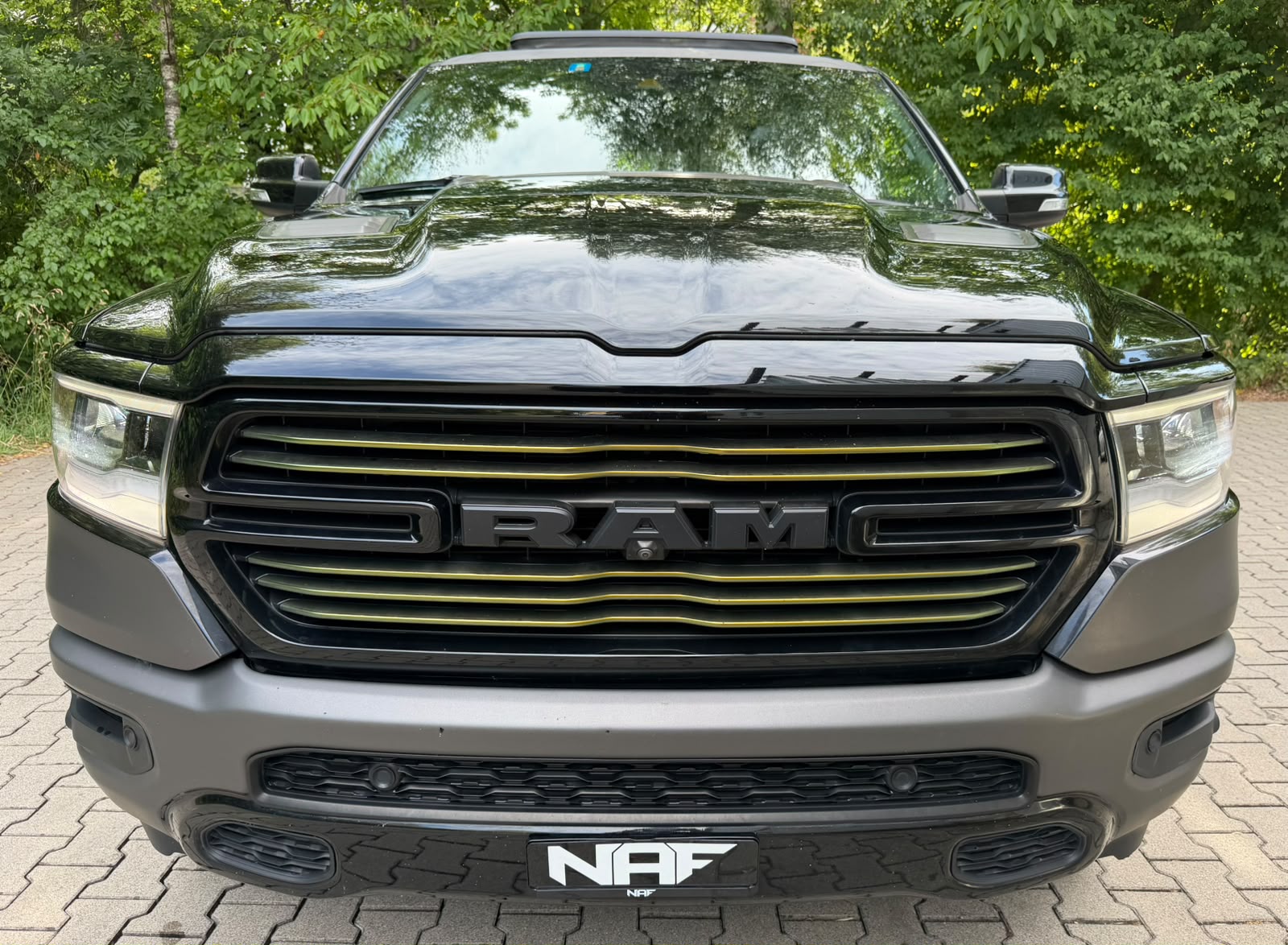 DODGE 1500 Crew Cab. 5.7 Hemi V8 Sport Black-image-9