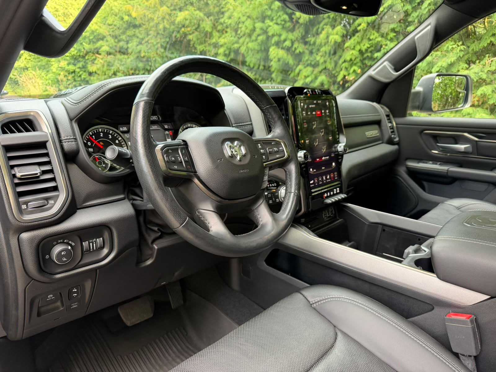 DODGE 1500 Crew Cab. 5.7 Hemi V8 Sport Black-image-14