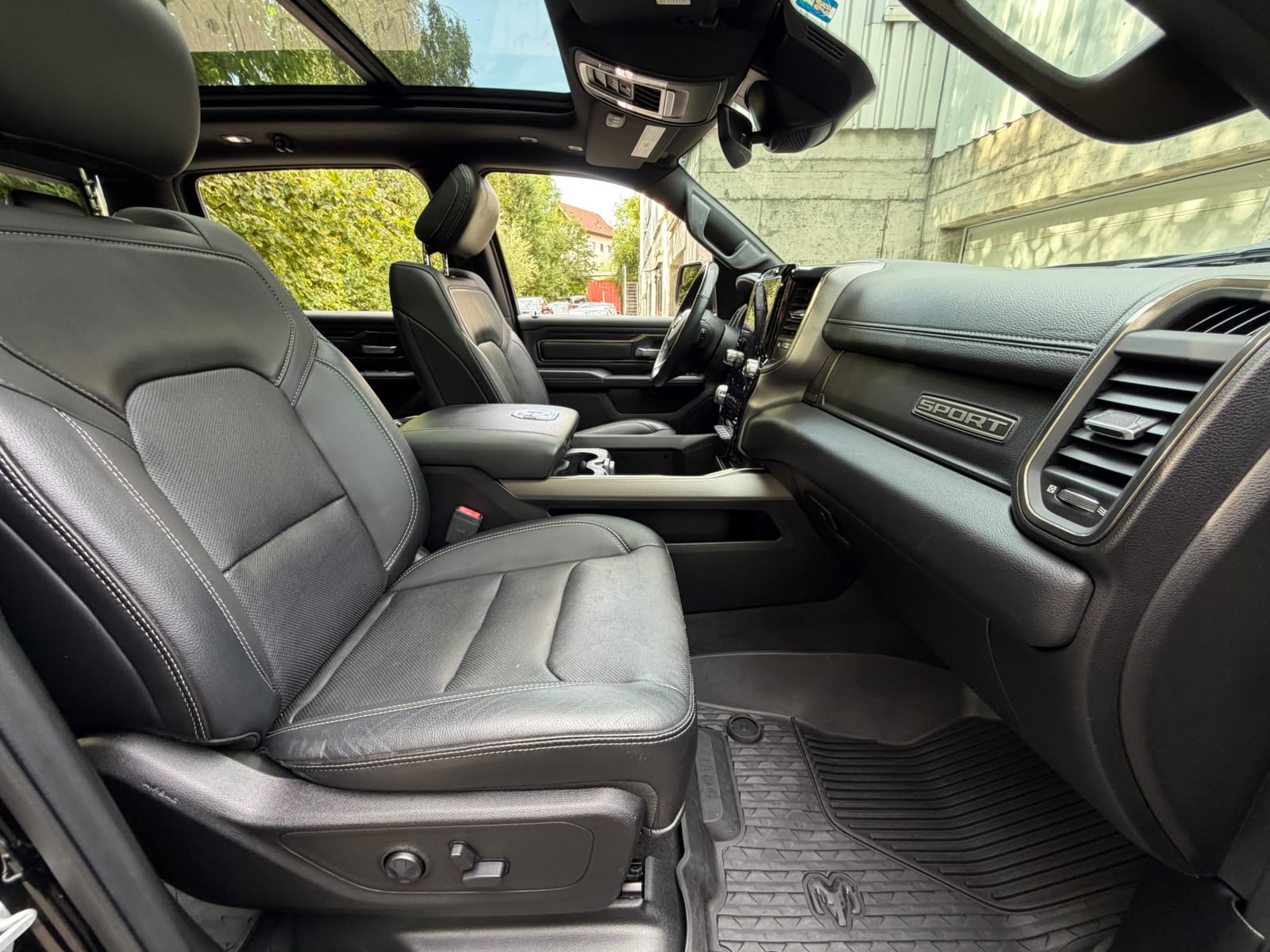 DODGE 1500 Crew Cab. 5.7 Hemi V8 Sport Black-image-19