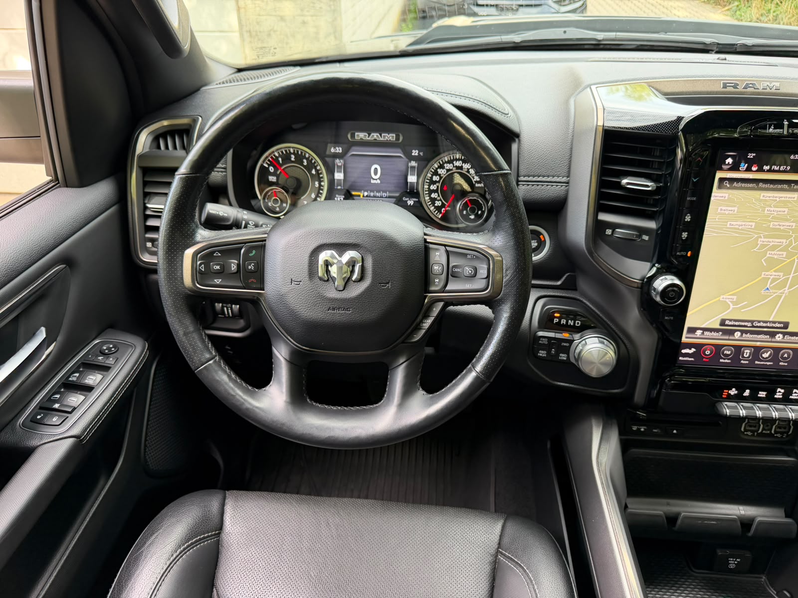 DODGE 1500 Crew Cab. 5.7 Hemi V8 Sport Black-image-24